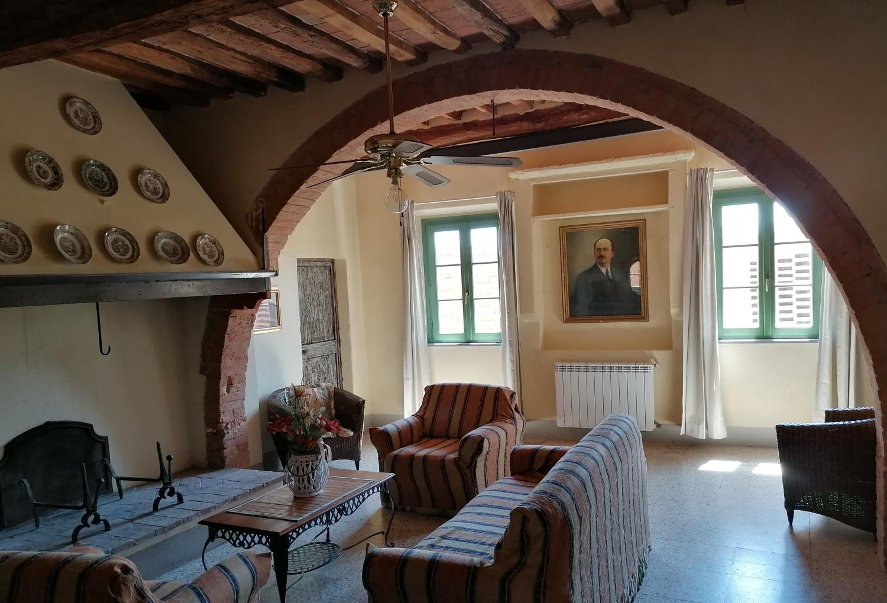 Five-Bedroom House photo 1