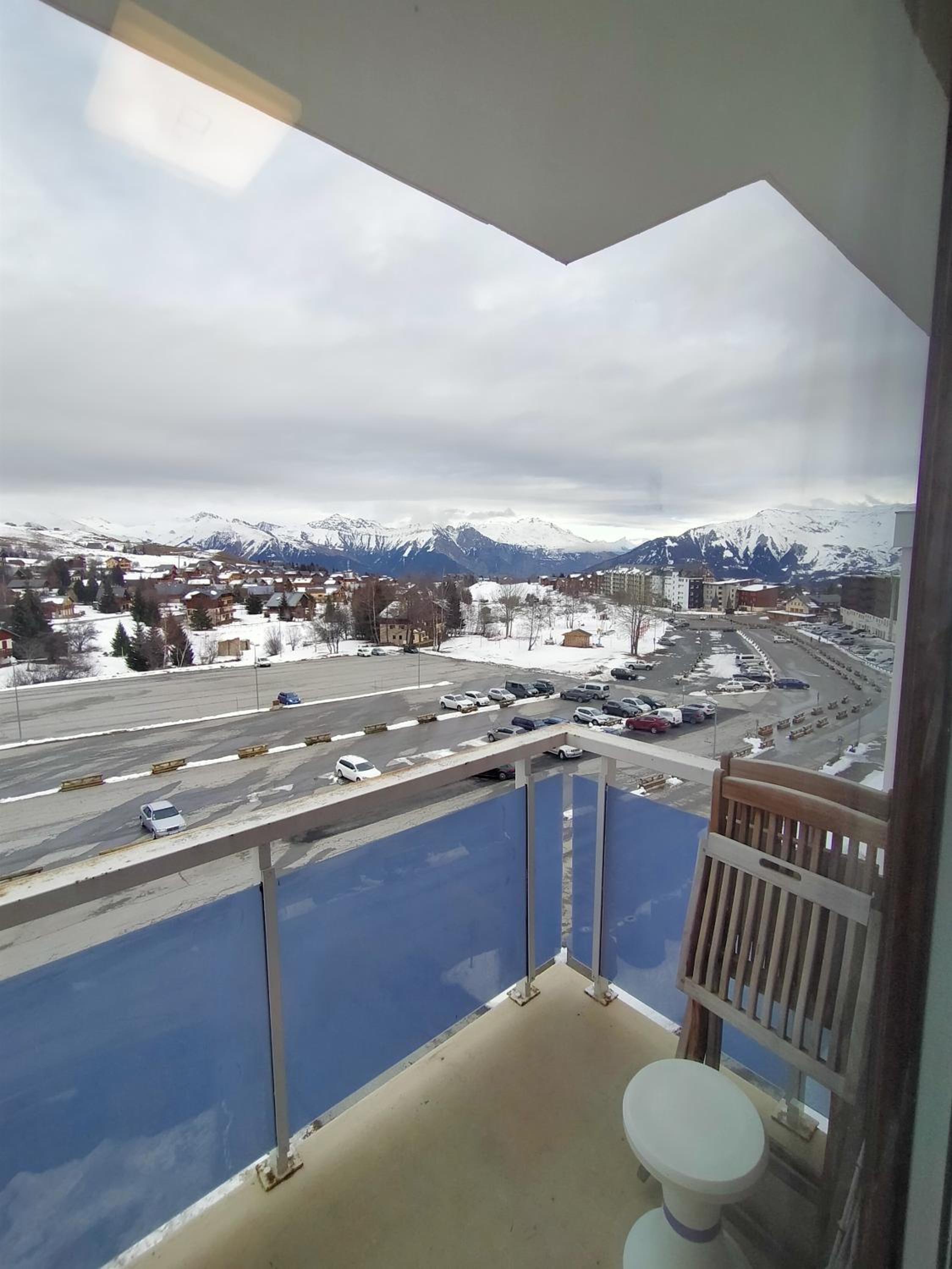 Apartment with Mountain View - Photo 5