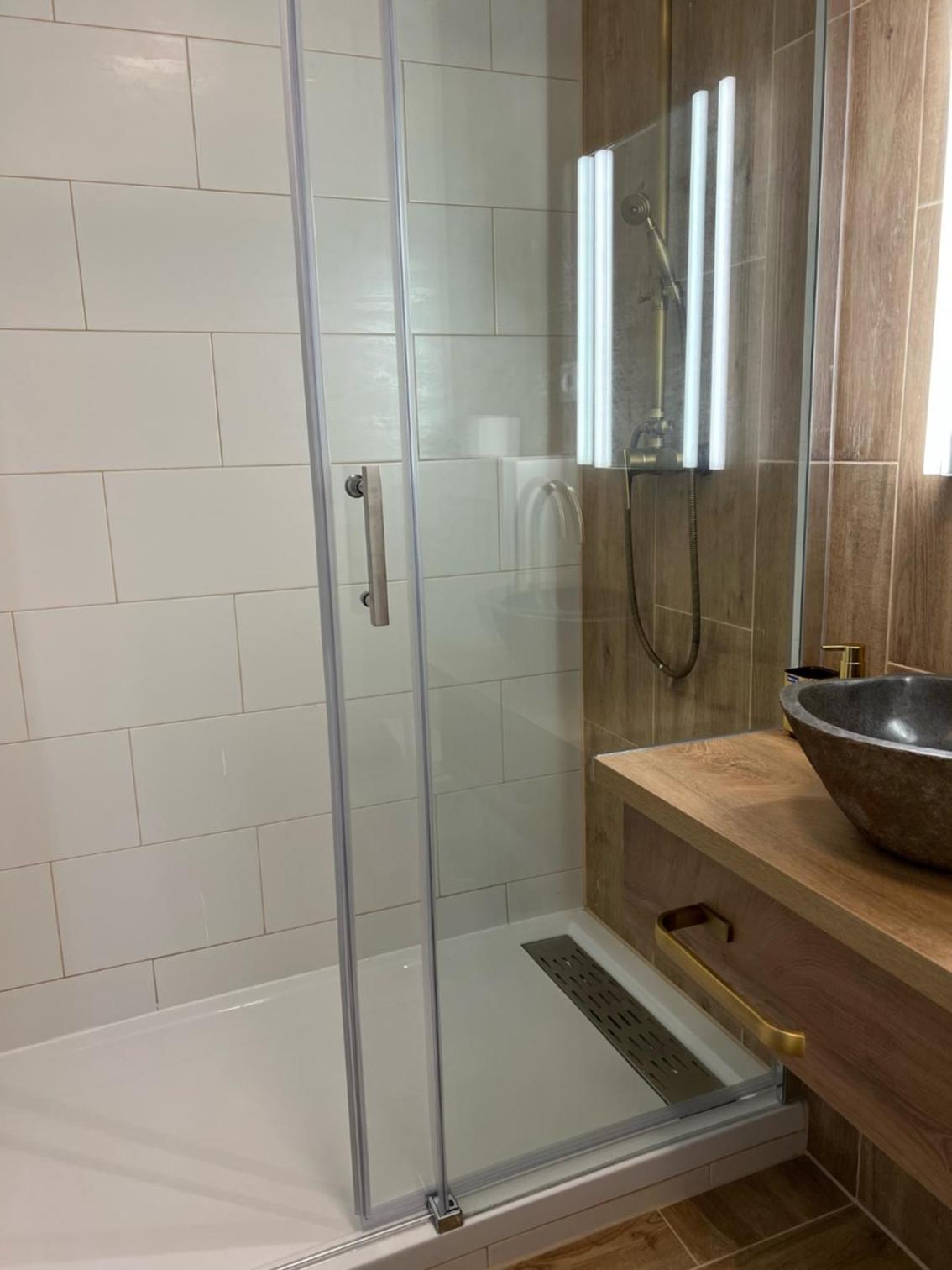 Budget Double Room - Photo 8