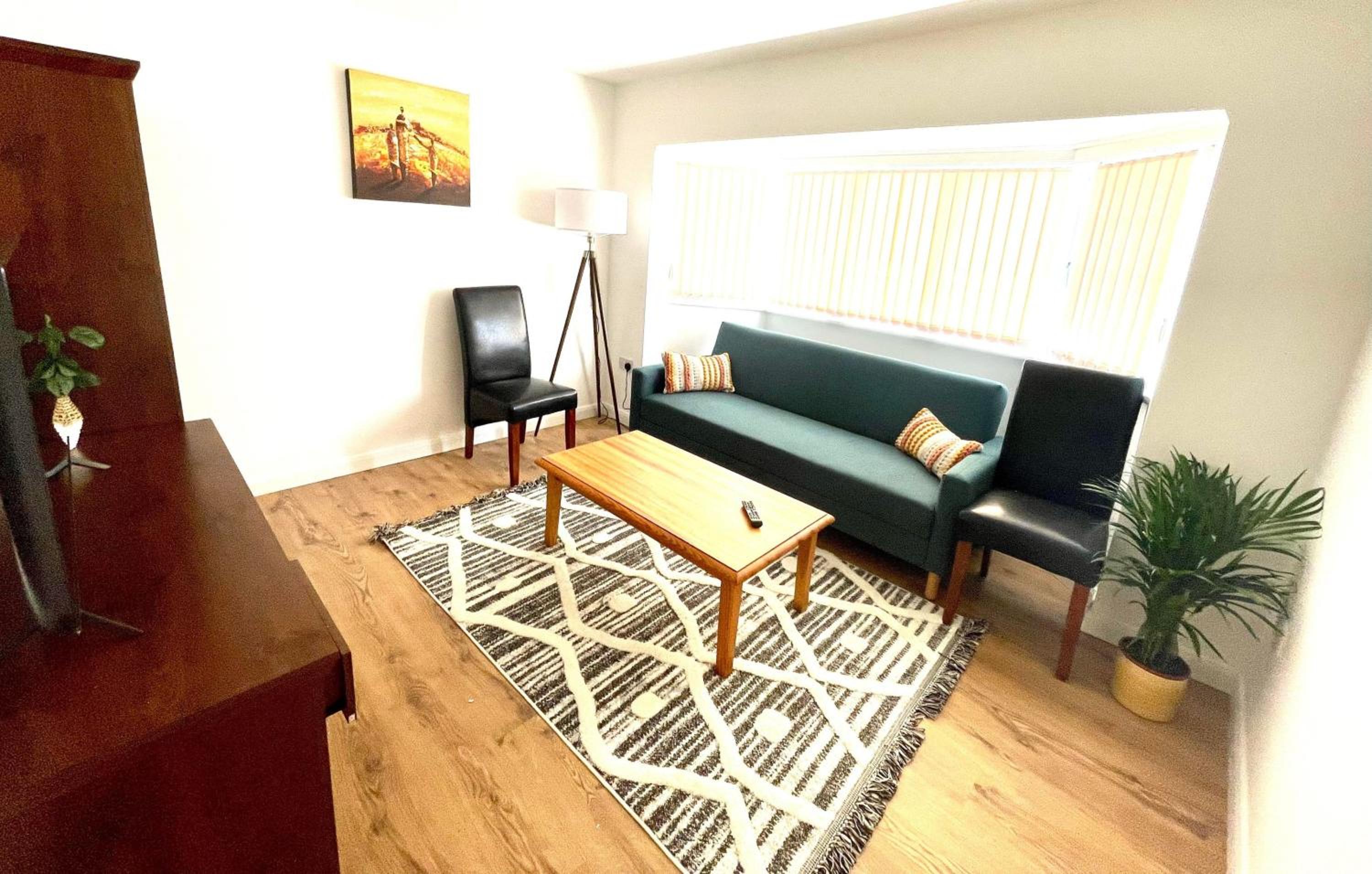 One-Bedroom Apartment photo 1