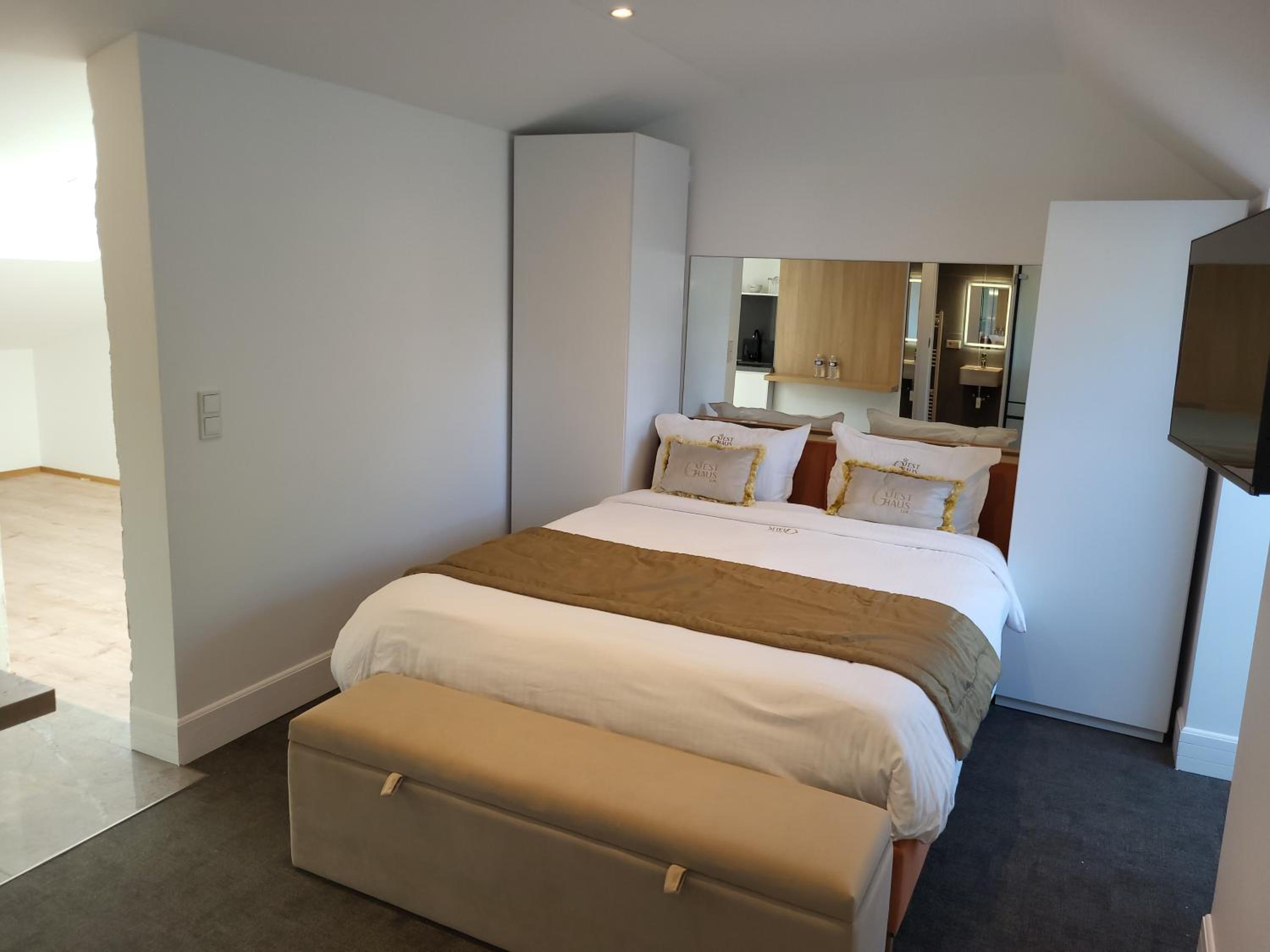Deluxe King Room photo 1