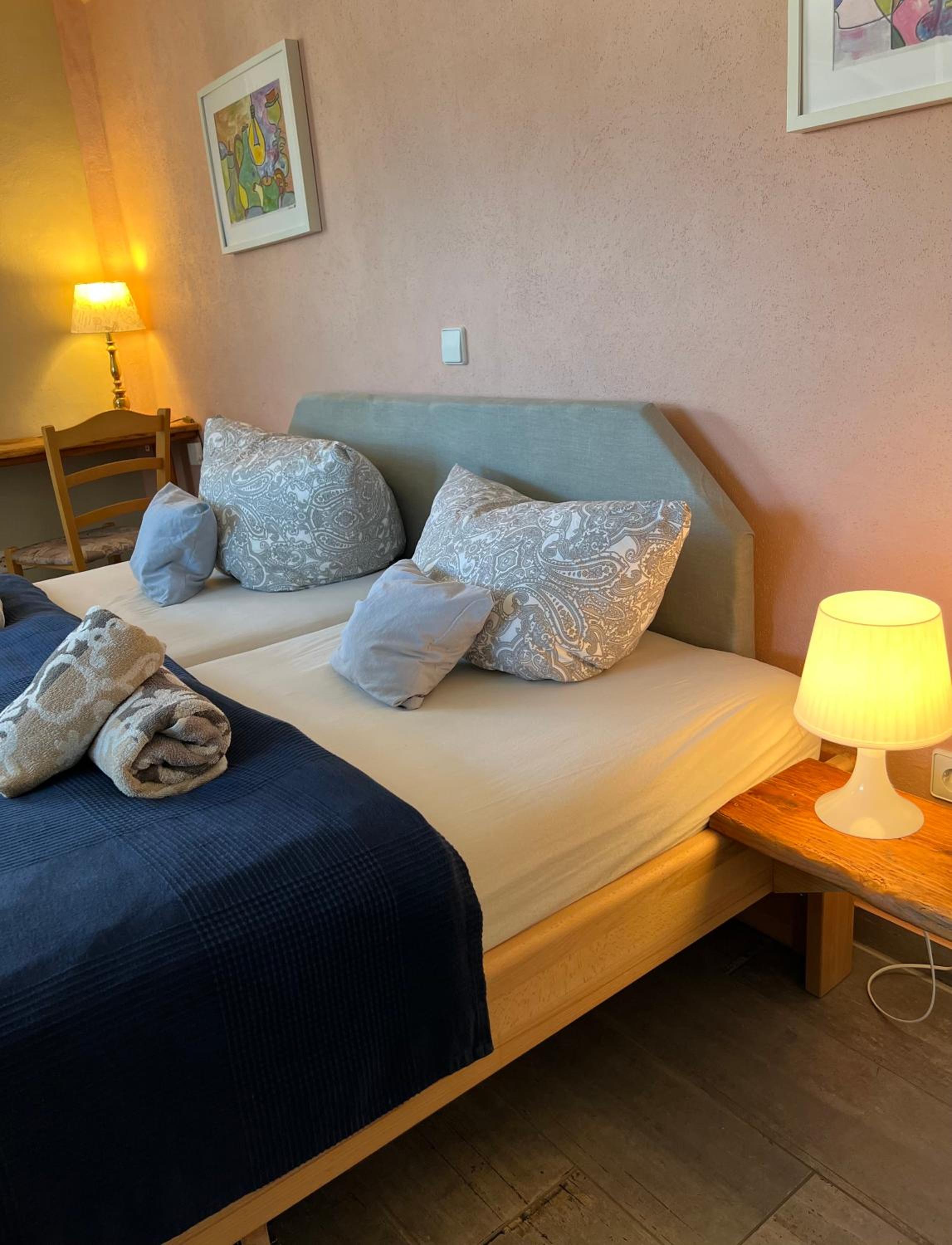 Double Room with Private Bathroom - Photo 15
