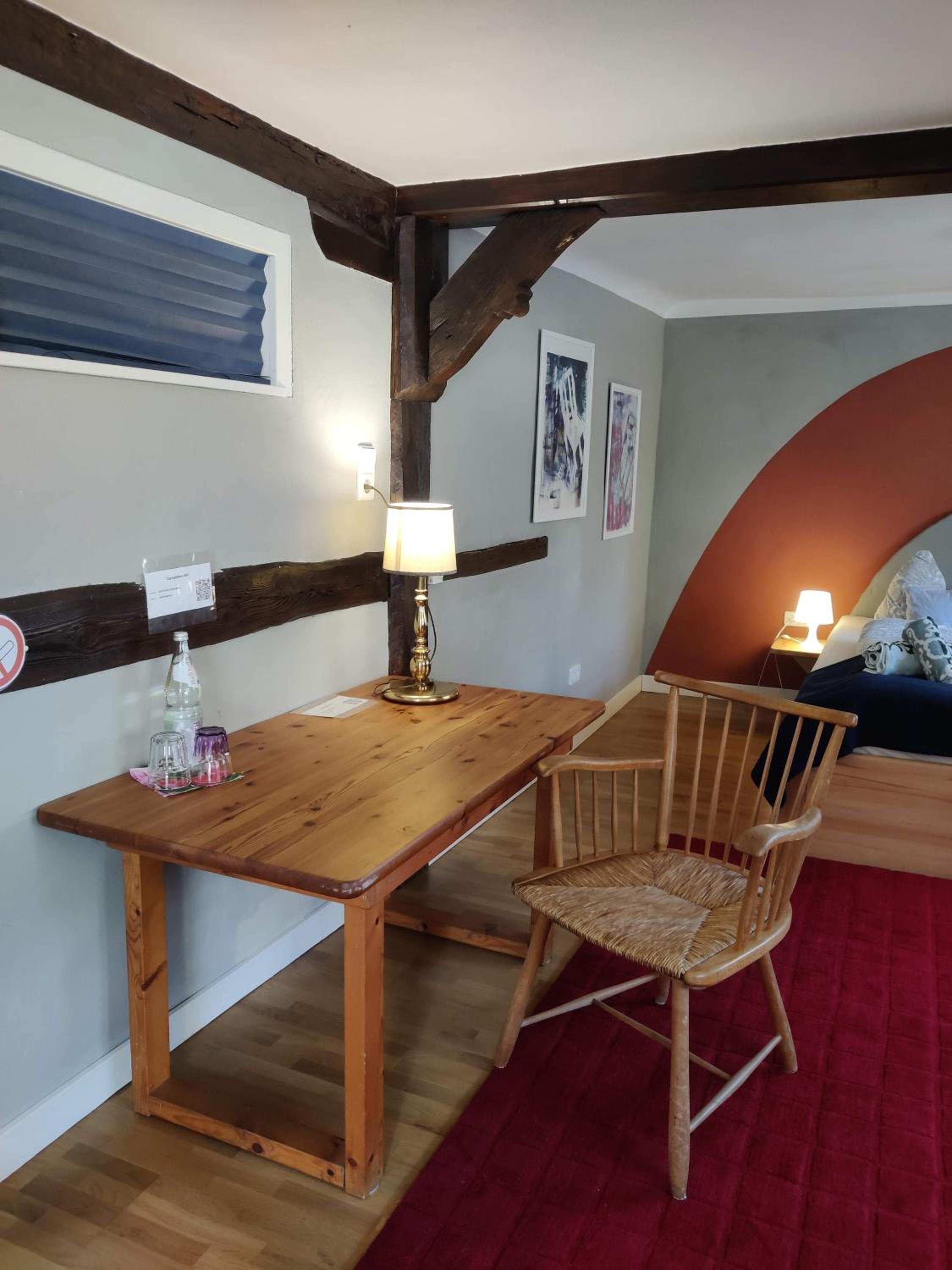 Large Double Room - Photo 6