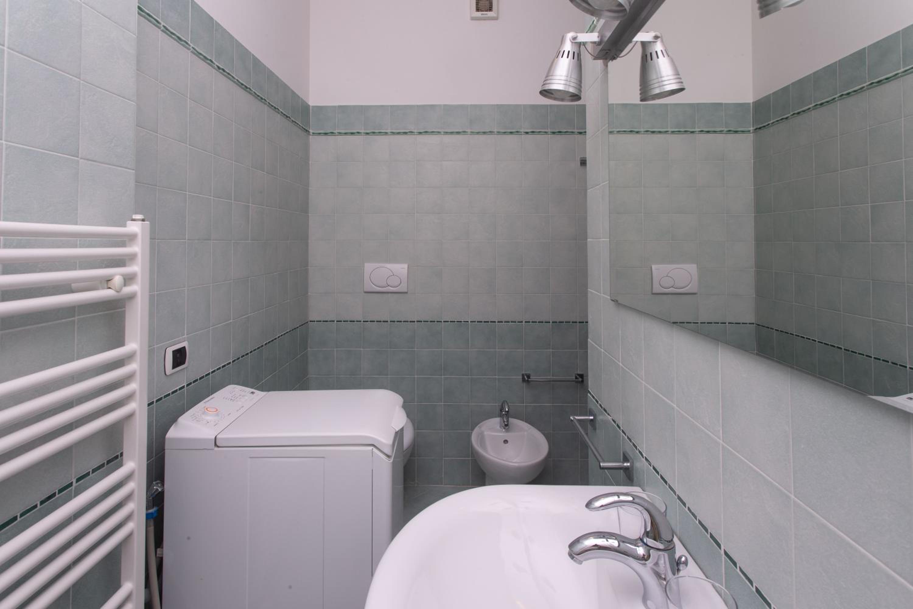 One-Bedroom Apartment photo 3