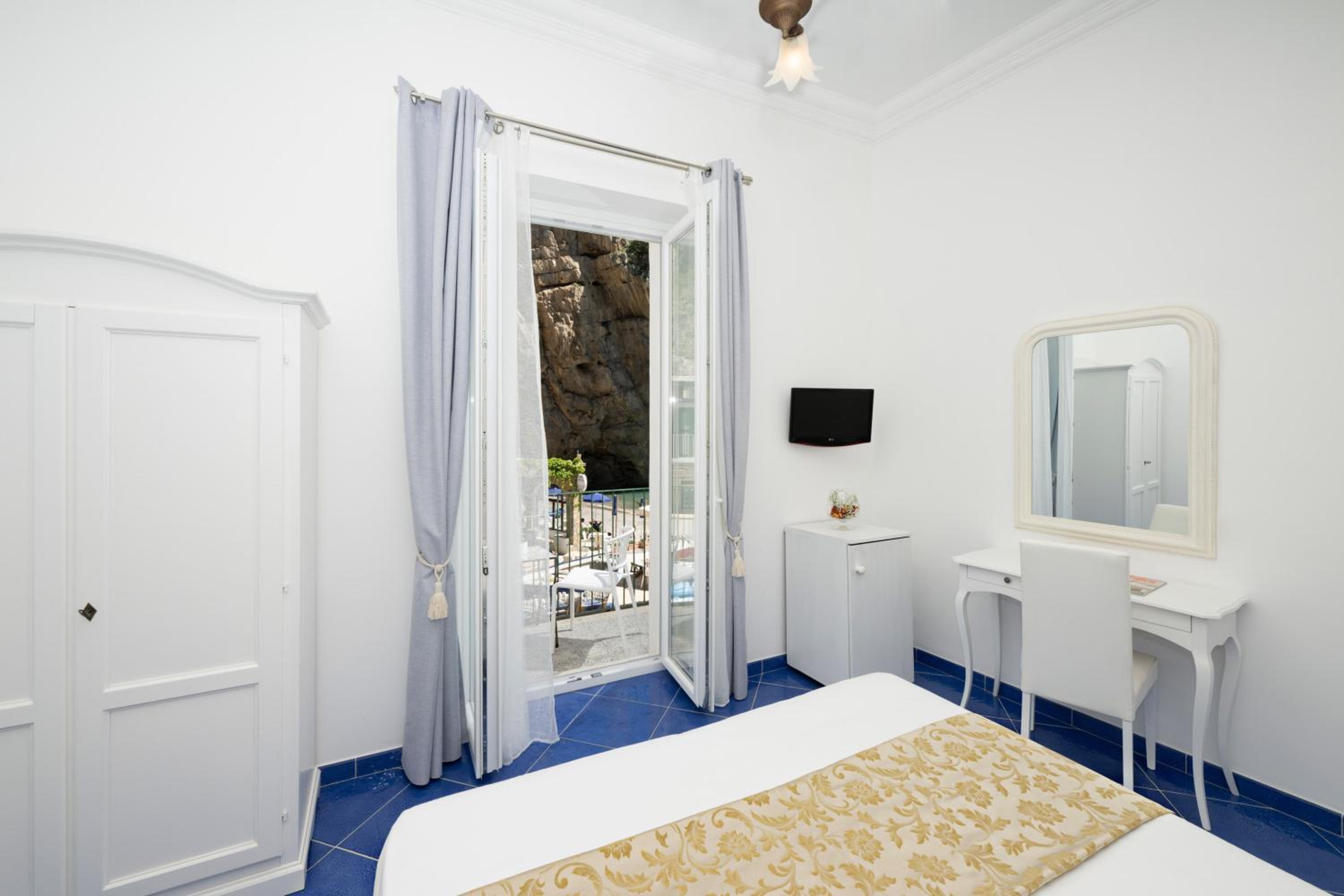 Double Room with Sea View photo 3