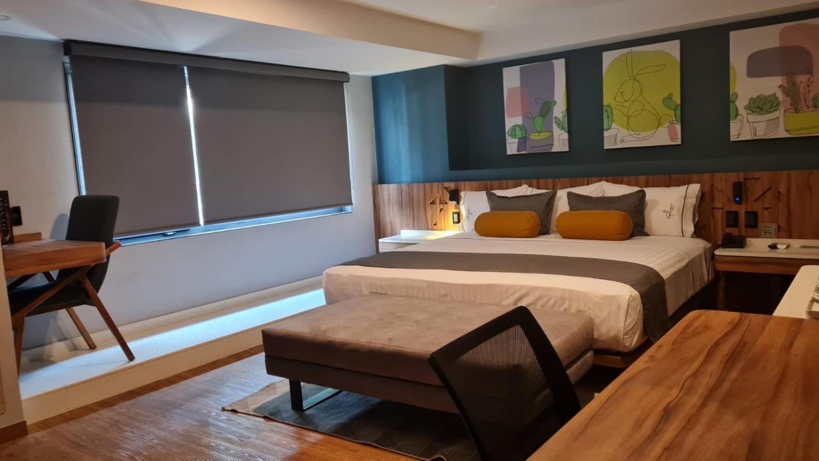 Deluxe King Room - Photo 2
