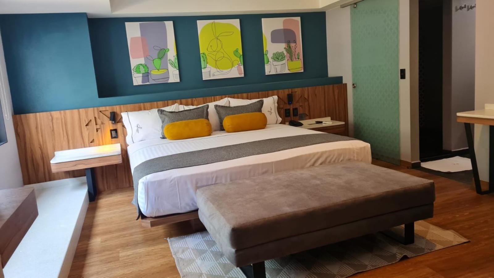 Deluxe King Room - Photo 3