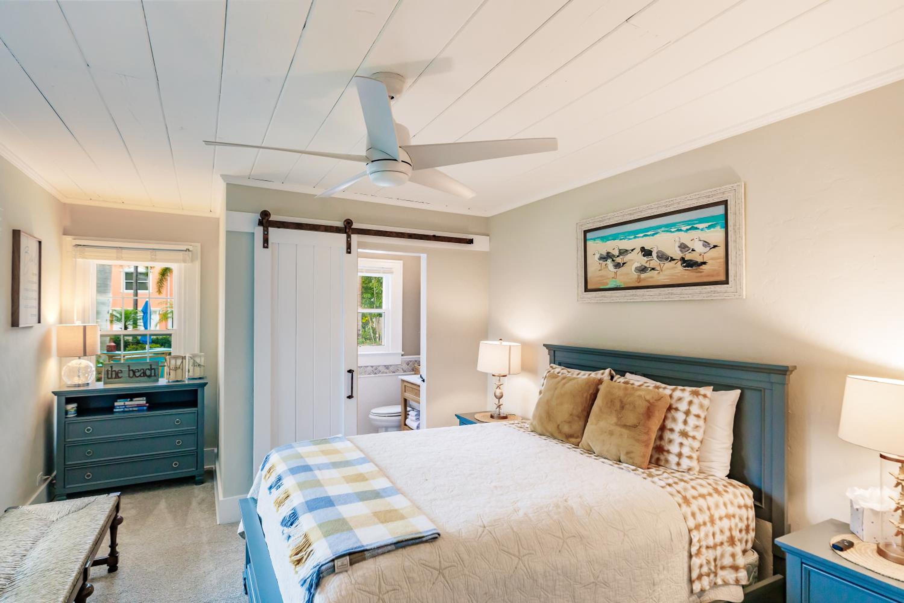5405 Plaza De Las Palmas, Siesta Key, FL (Tropical Paradise) W/Pool