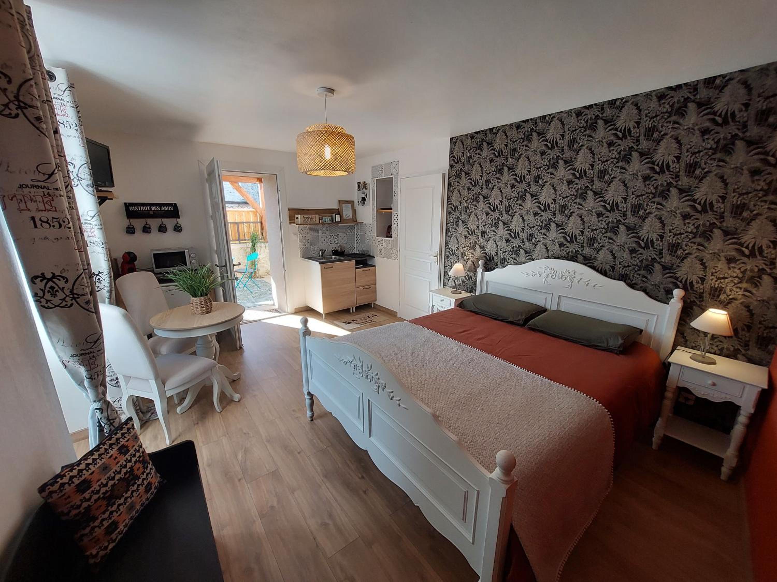 Double Room with Patio - Photo 1