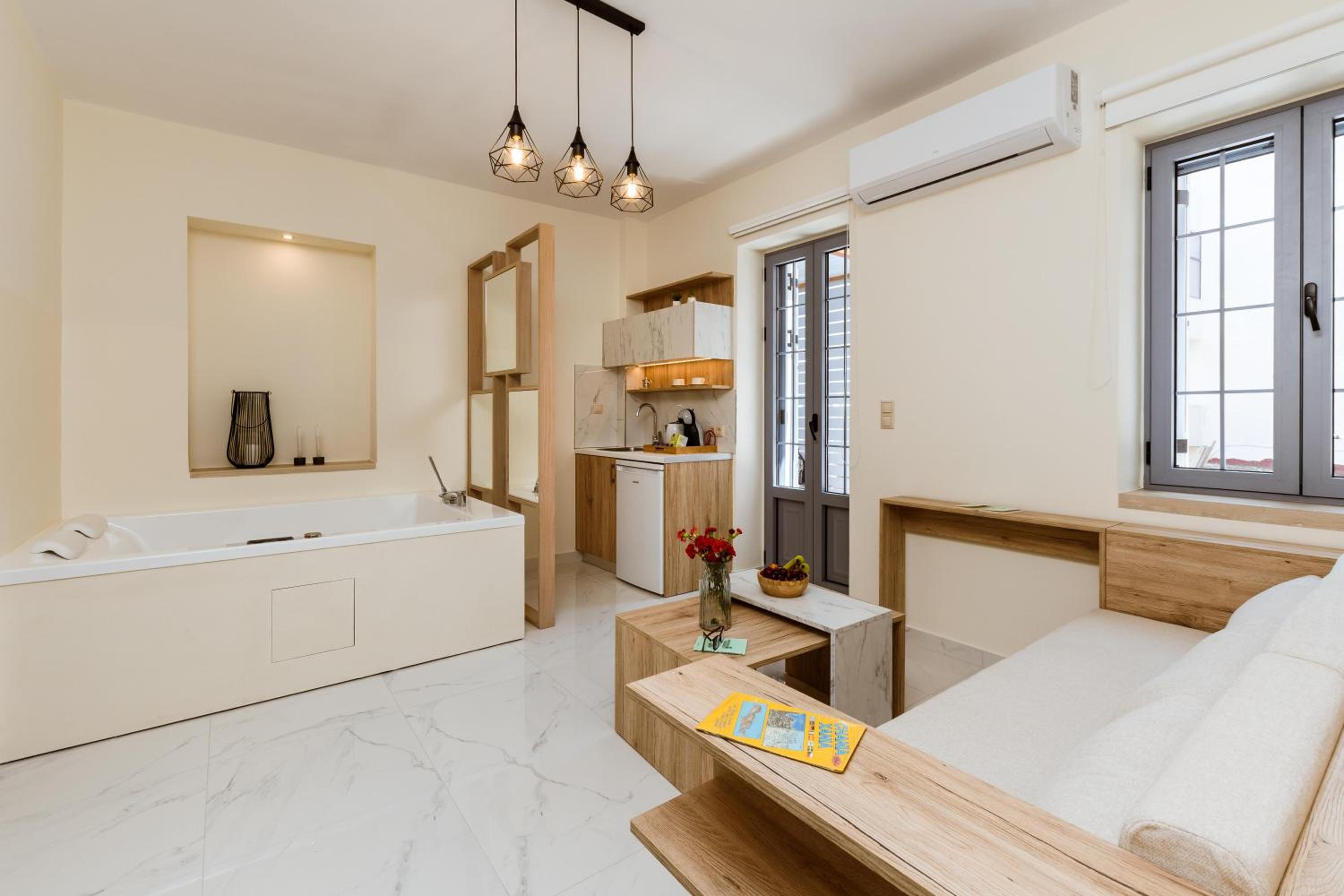 Suite with Spa Bath - Photo 1