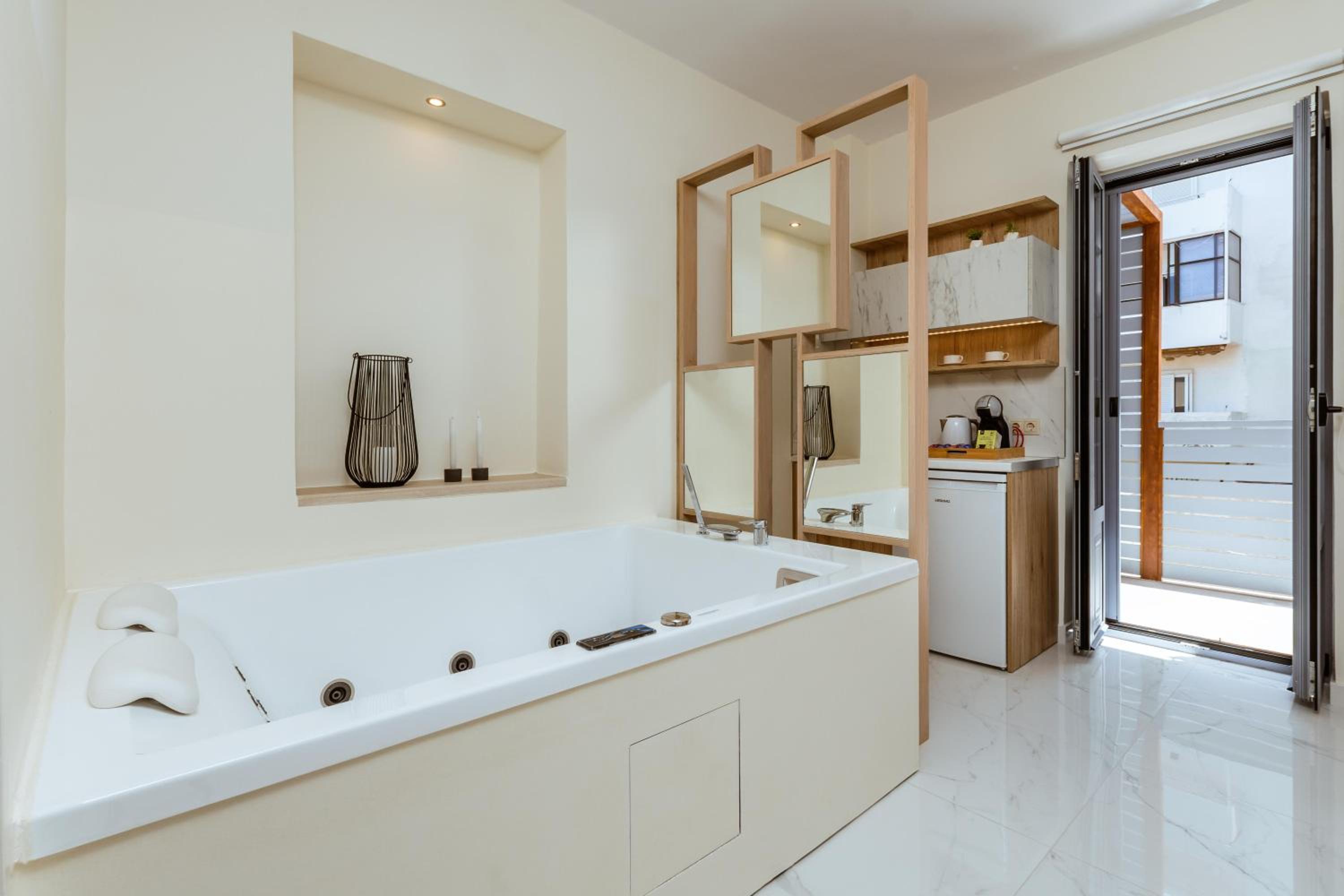 Suite with Spa Bath - Photo 21