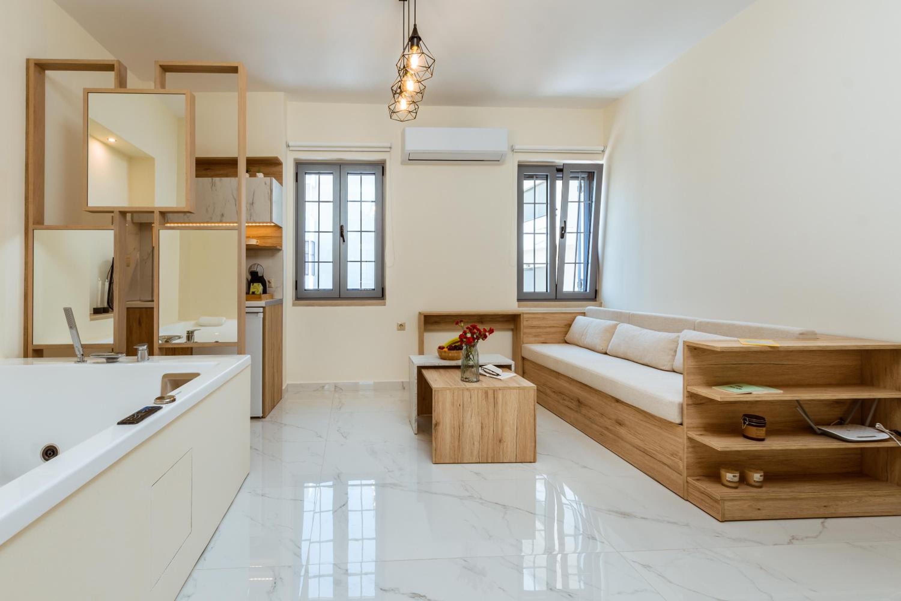 Suite with Spa Bath - Photo 12
