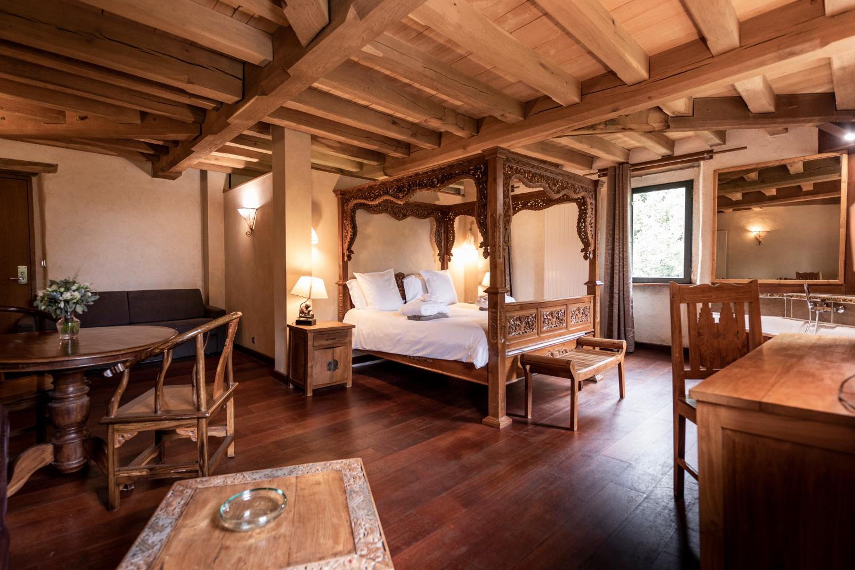 Junior Suite with Spa Access - Photo 2