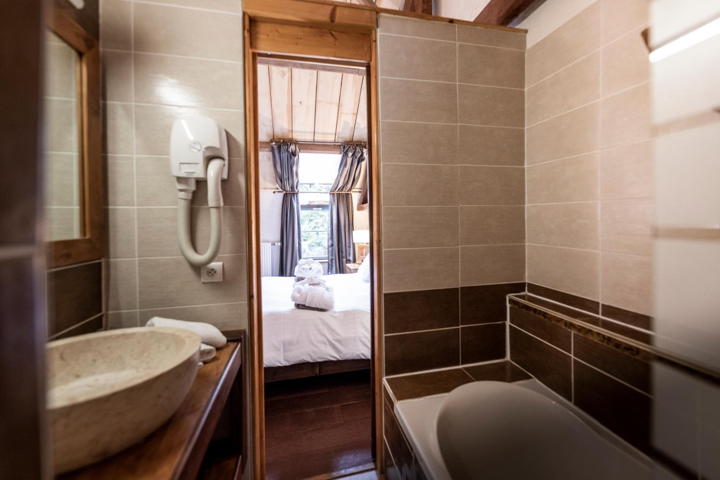 Classic Double Room with Spa Access - Photo 3