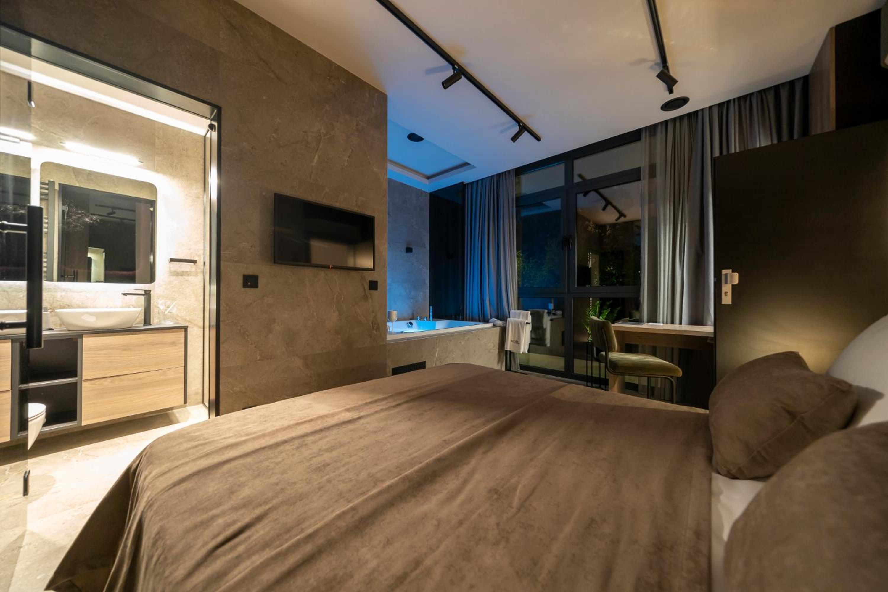 Double Room with Spa Bath