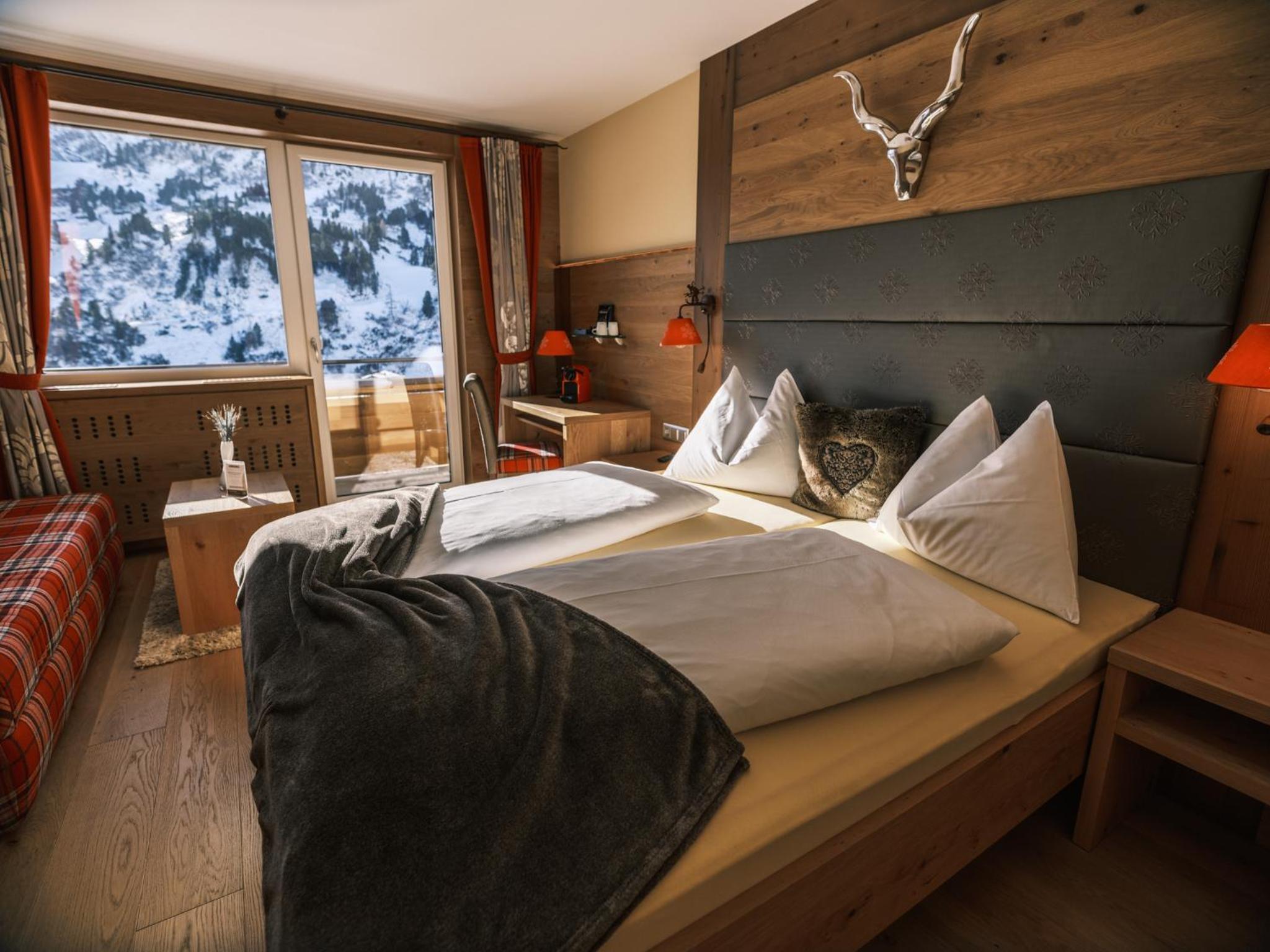 Double Room with Balcony and Mountain View