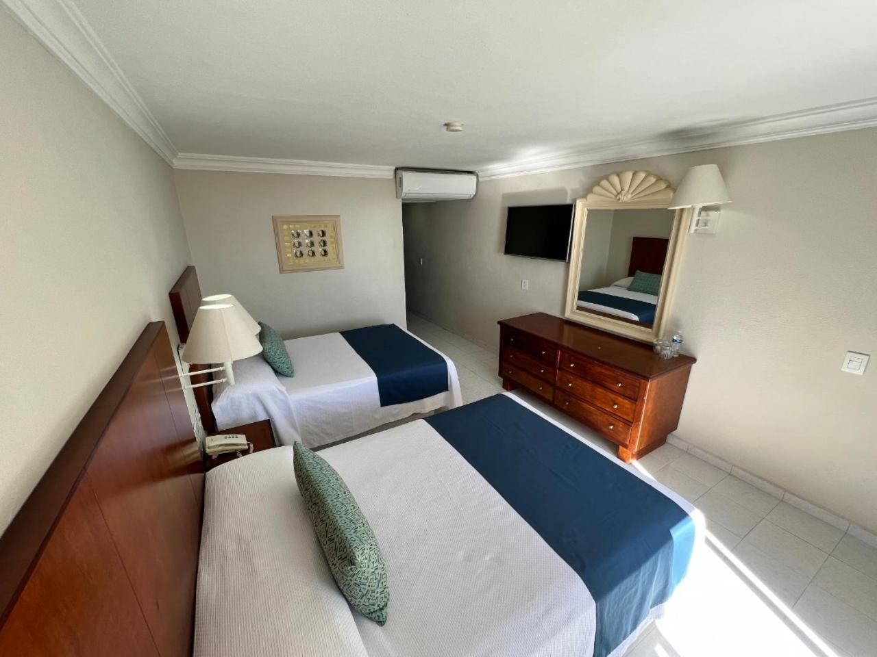 Double Room with Two Double Beds - Photo 1