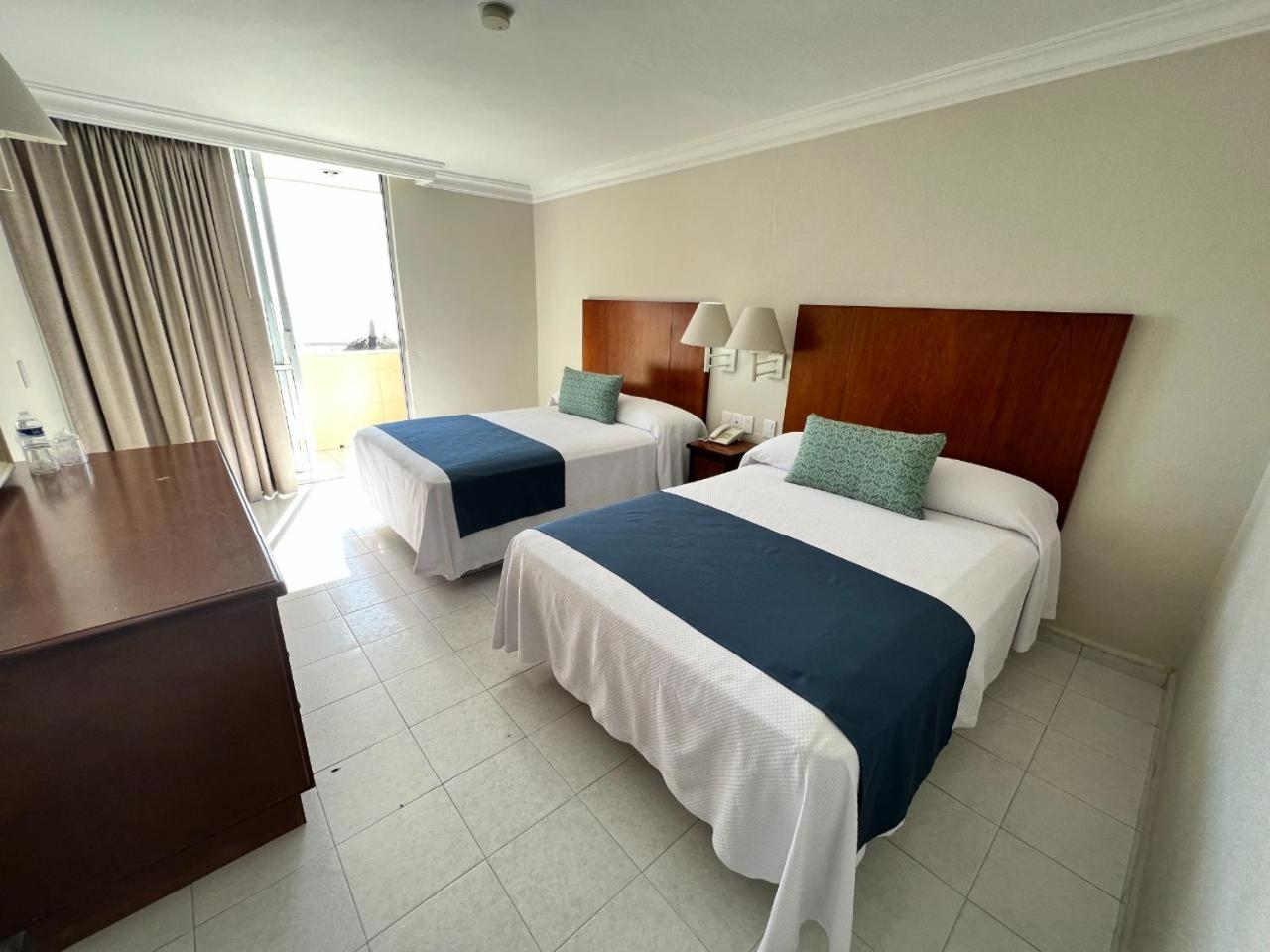 Double Room with Two Double Beds - Photo 4