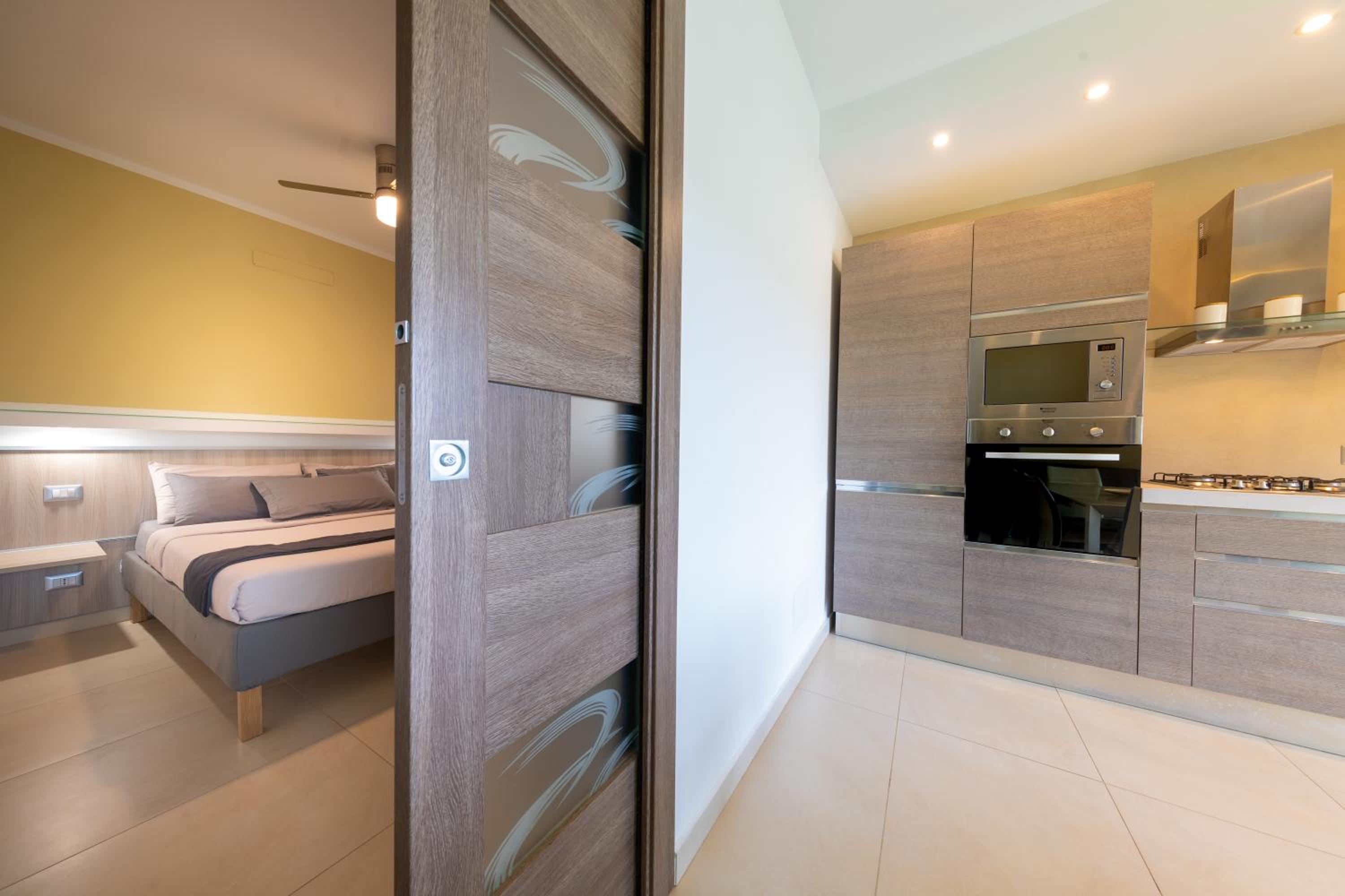 Two-Bedroom House - Photo 4
