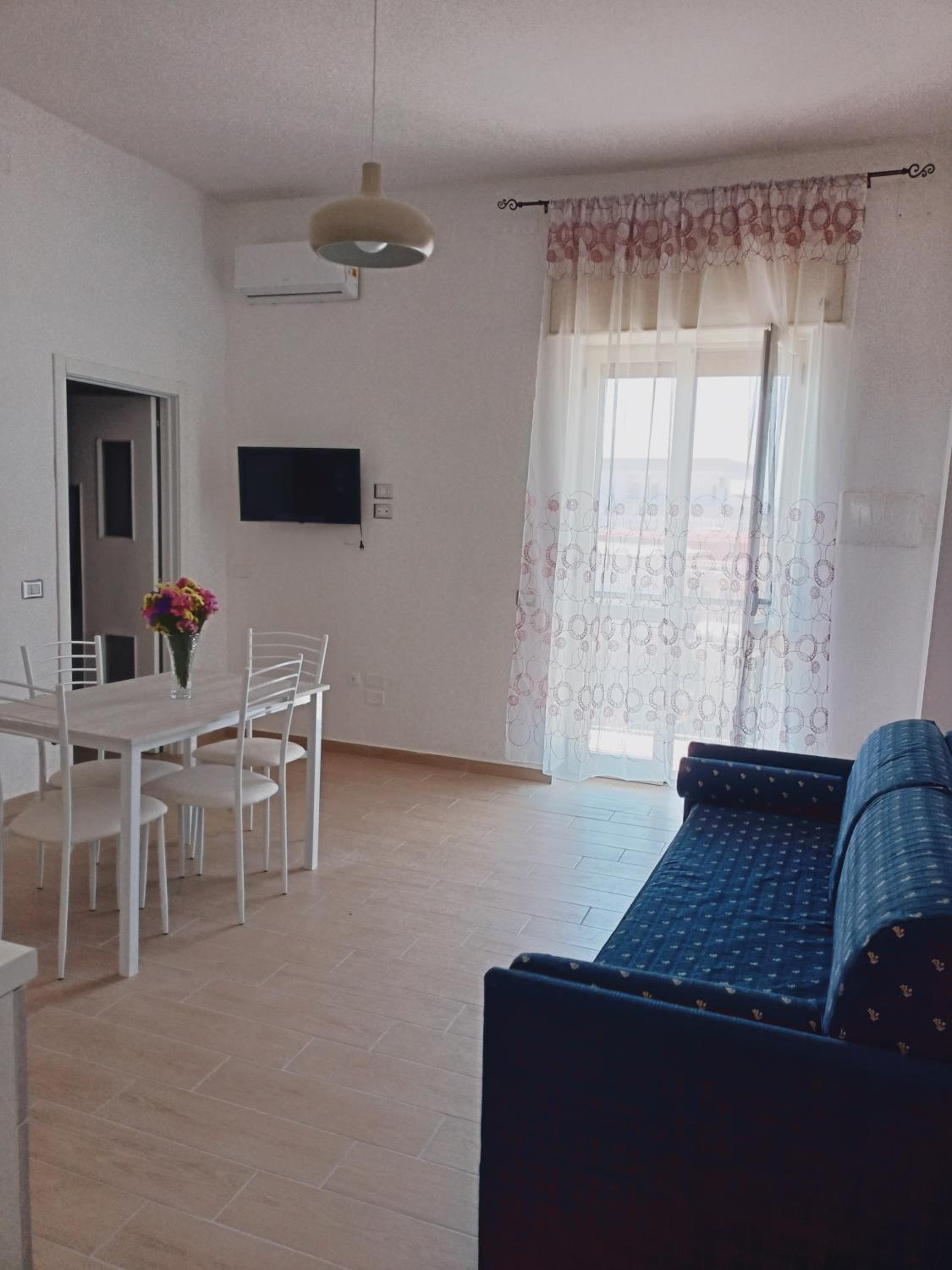One-Bedroom House photo 1