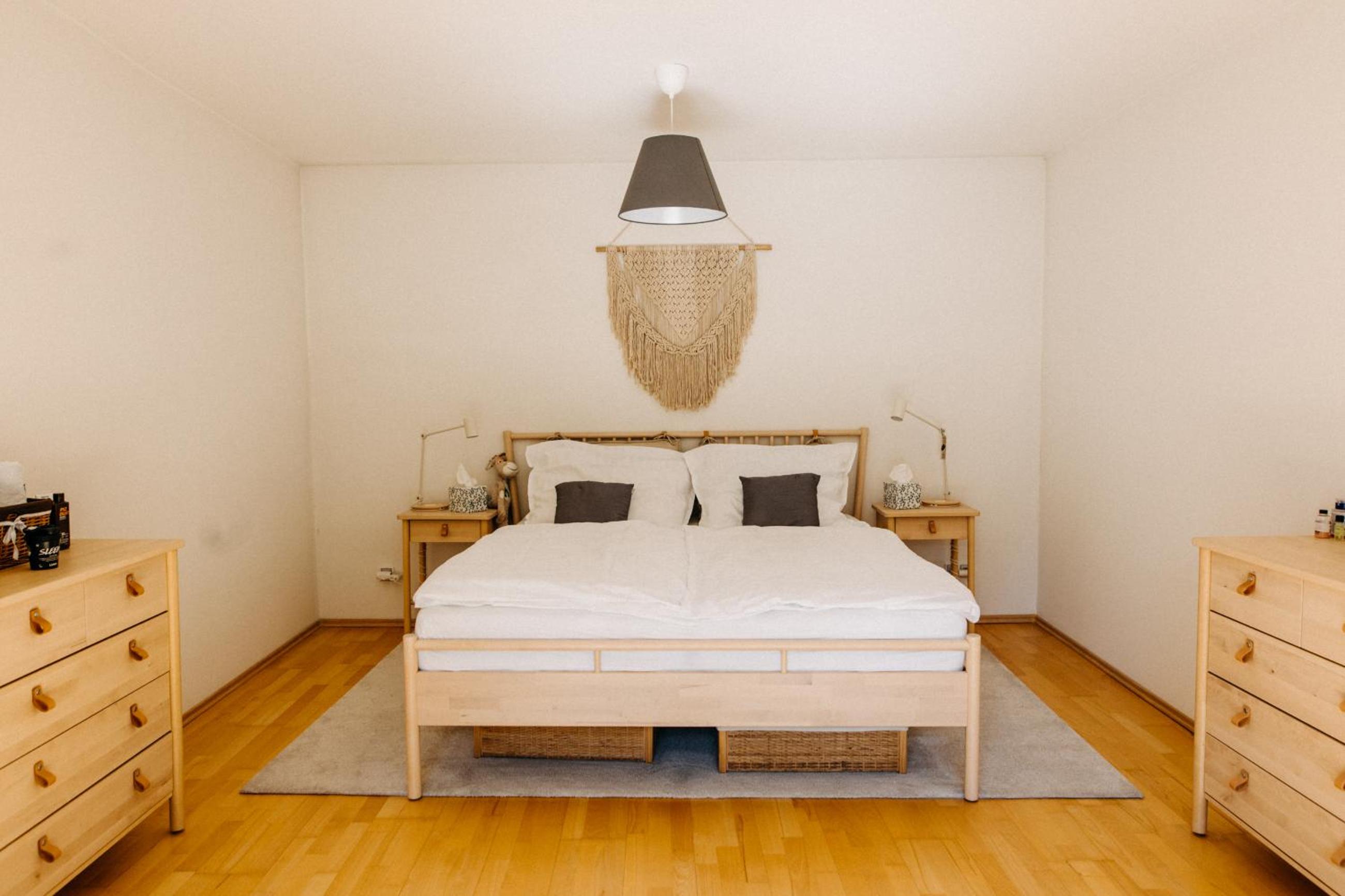 One-Bedroom Apartment - Photo 1