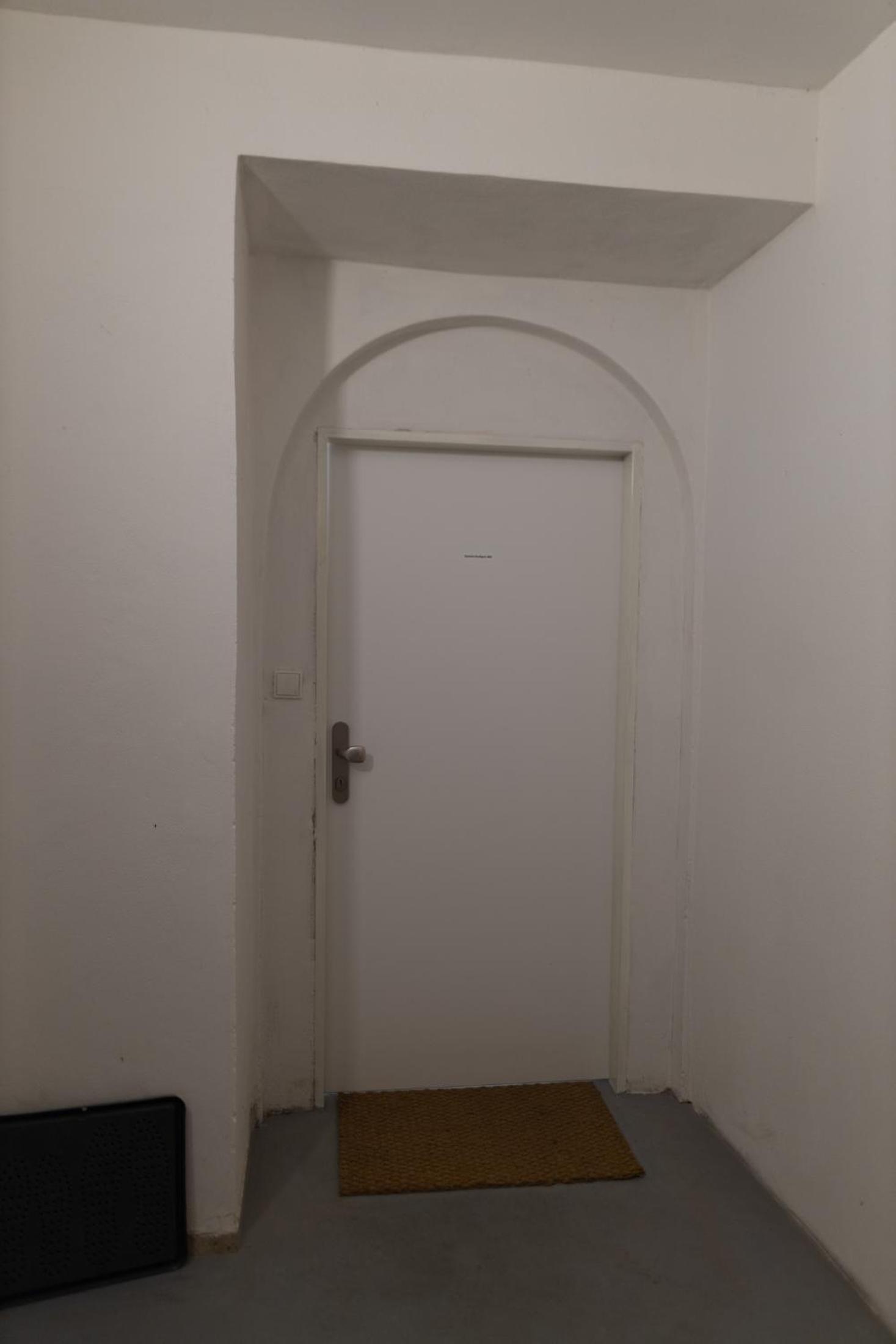 One-Bedroom Apartment - Photo 2