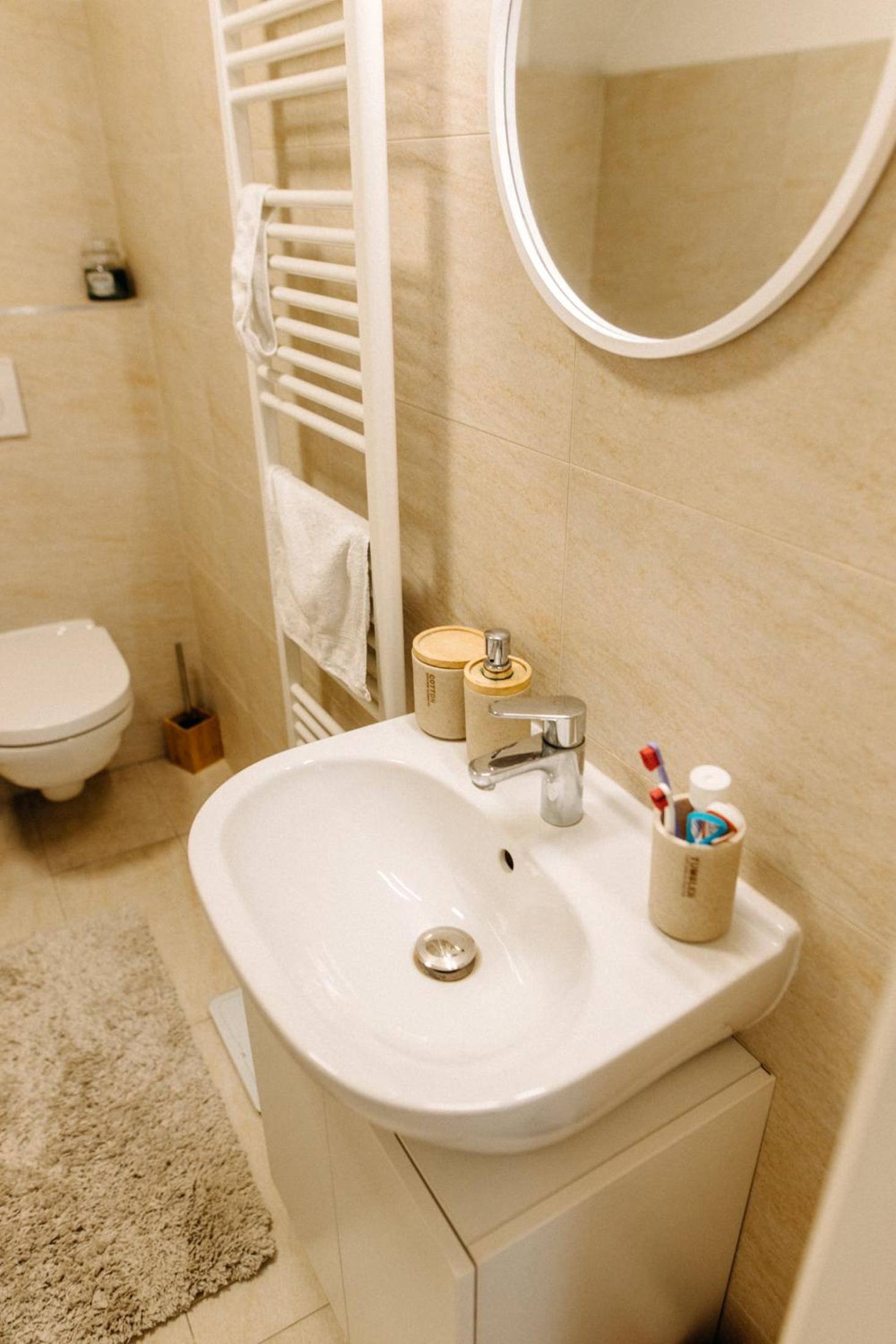 One-Bedroom Apartment - Photo 15