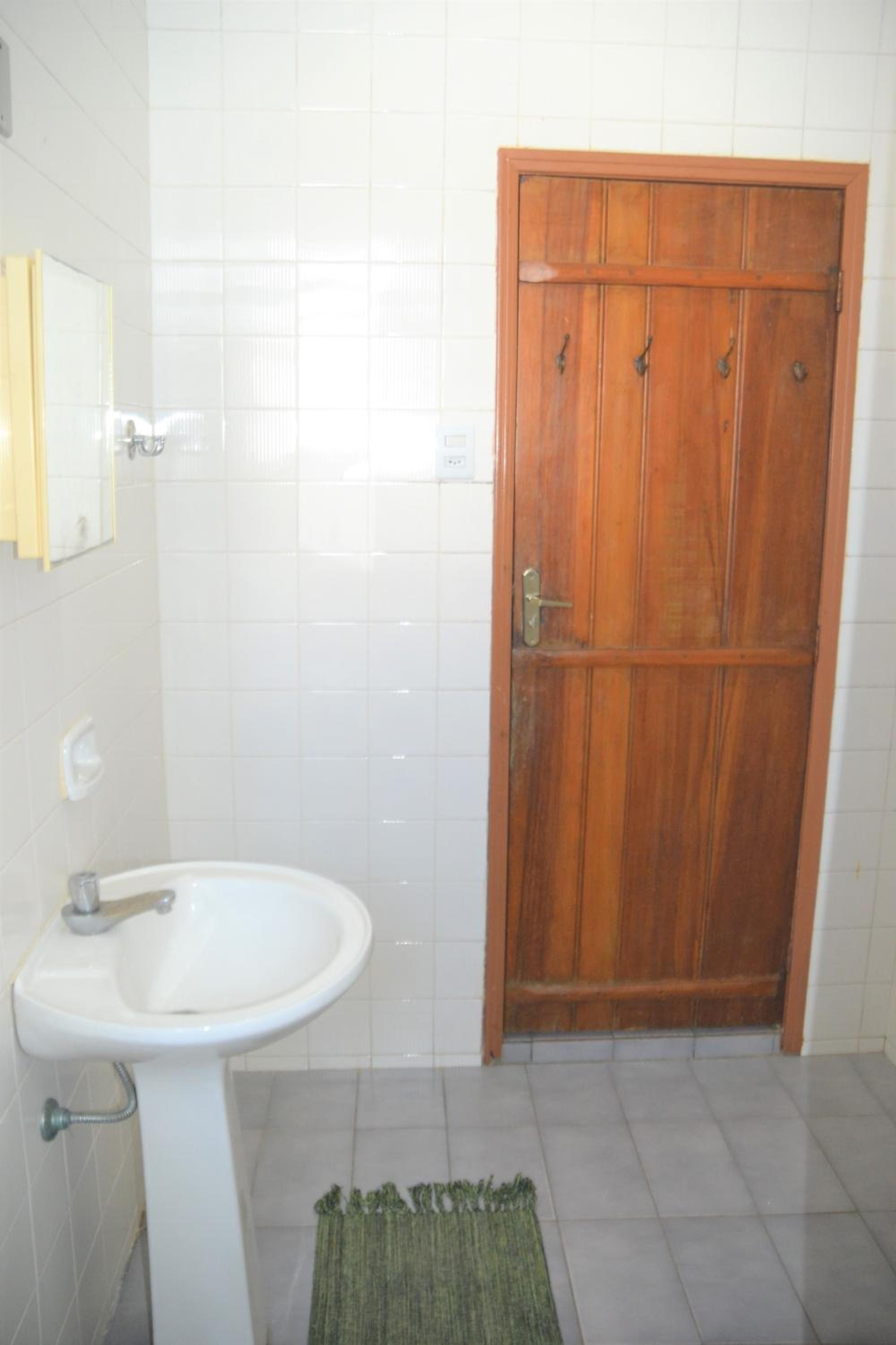 Quadruple Room with Private Bathroom - Photo 18