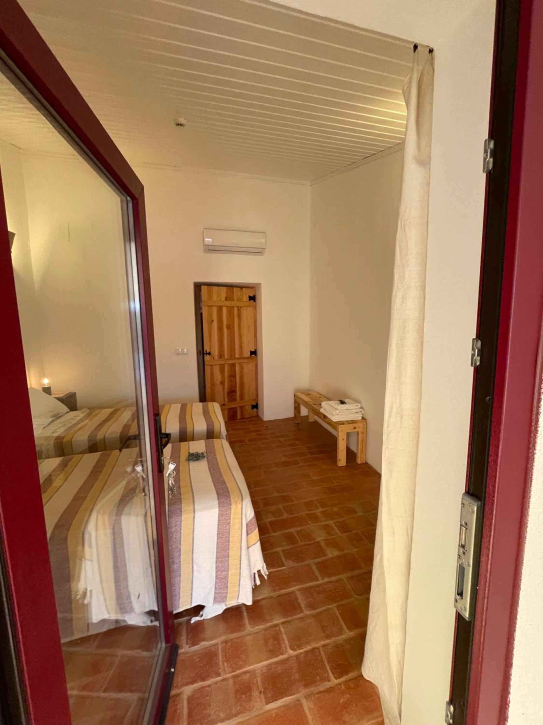 One-Bedroom House photo 2
