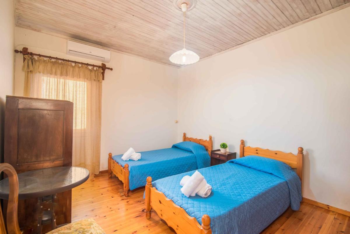 Four-Bedroom House photo 2