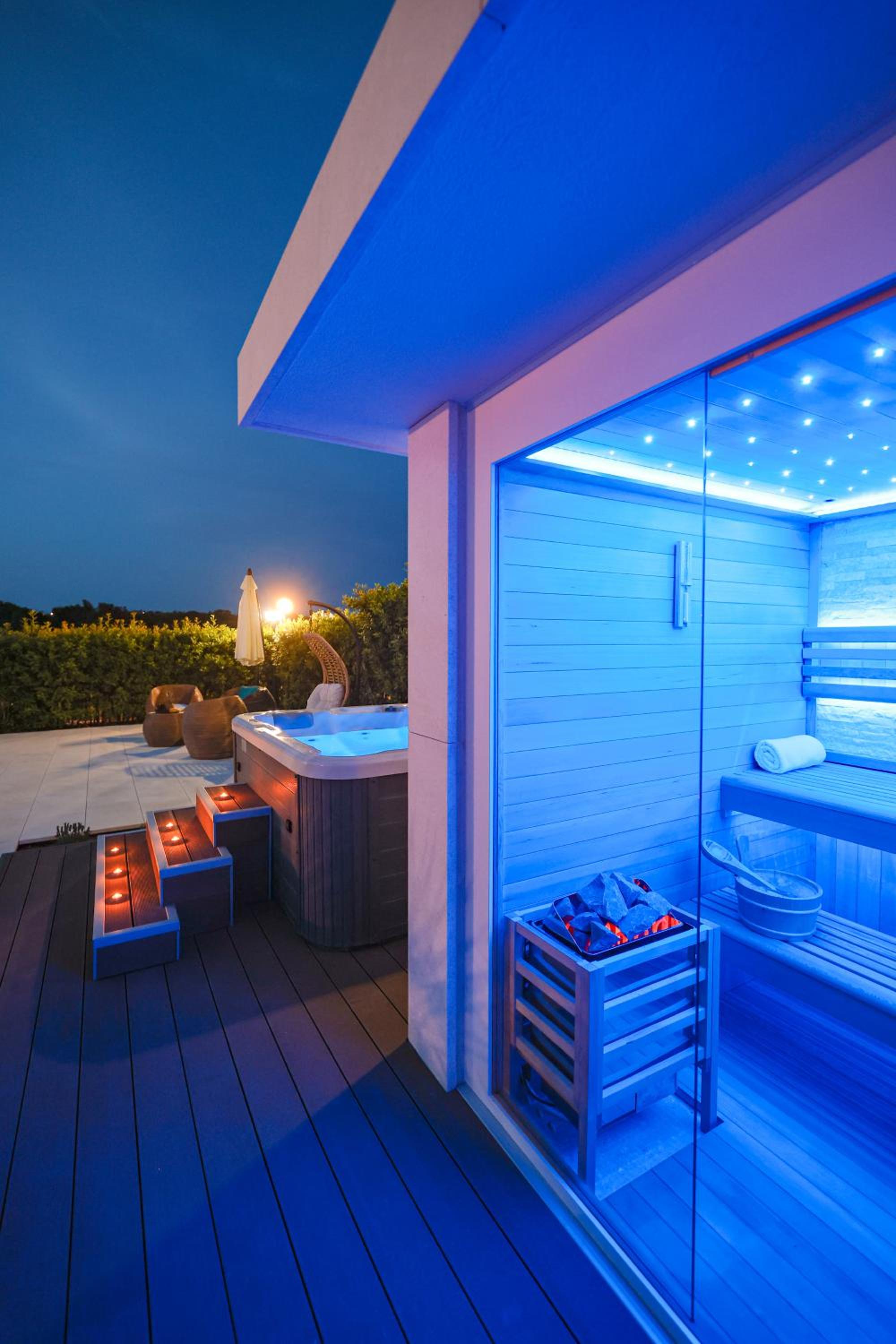 One-Bedroom Apartment with Terrace or Balcony - Photo 29