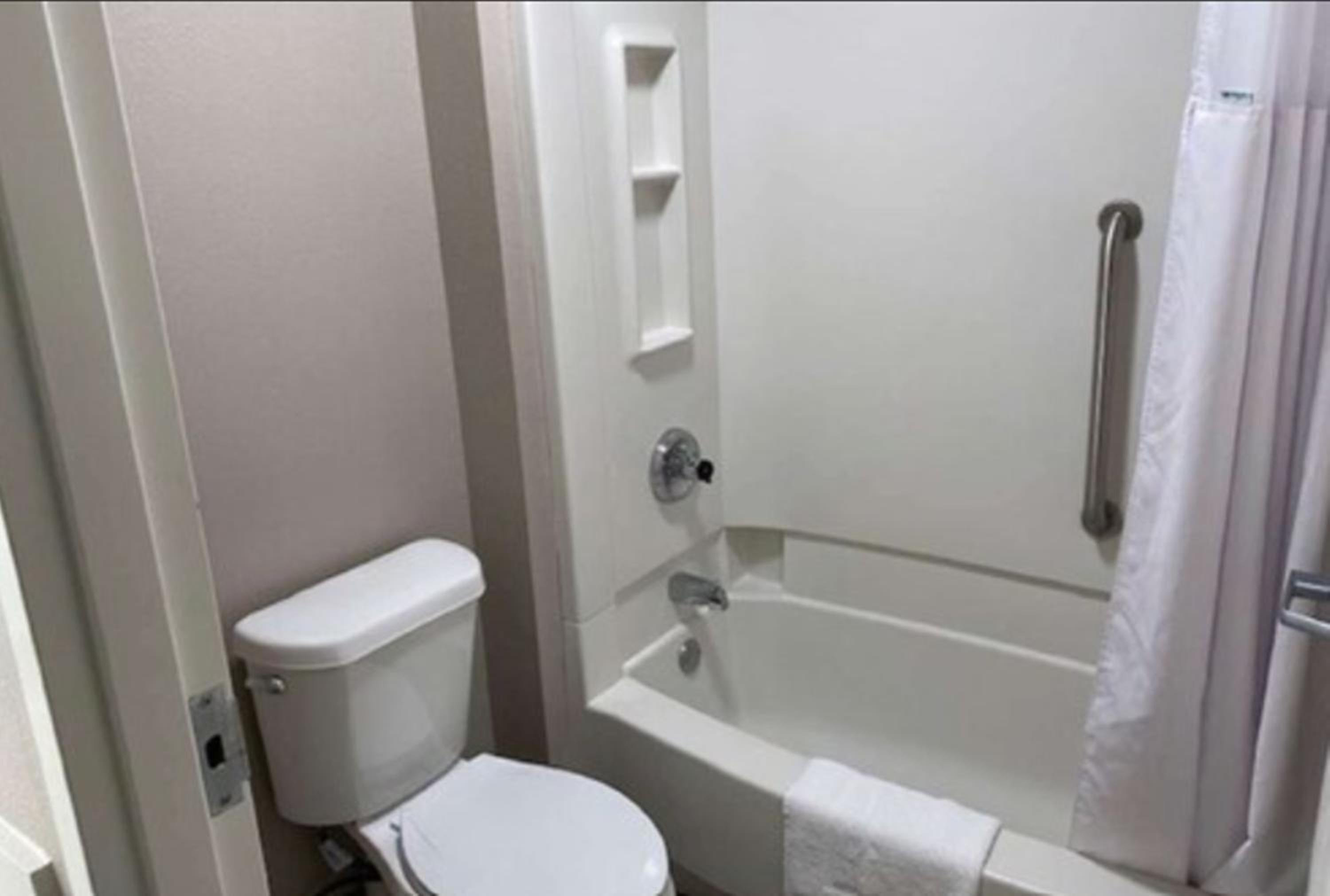 King Room - Non-Smoking - Photo 6