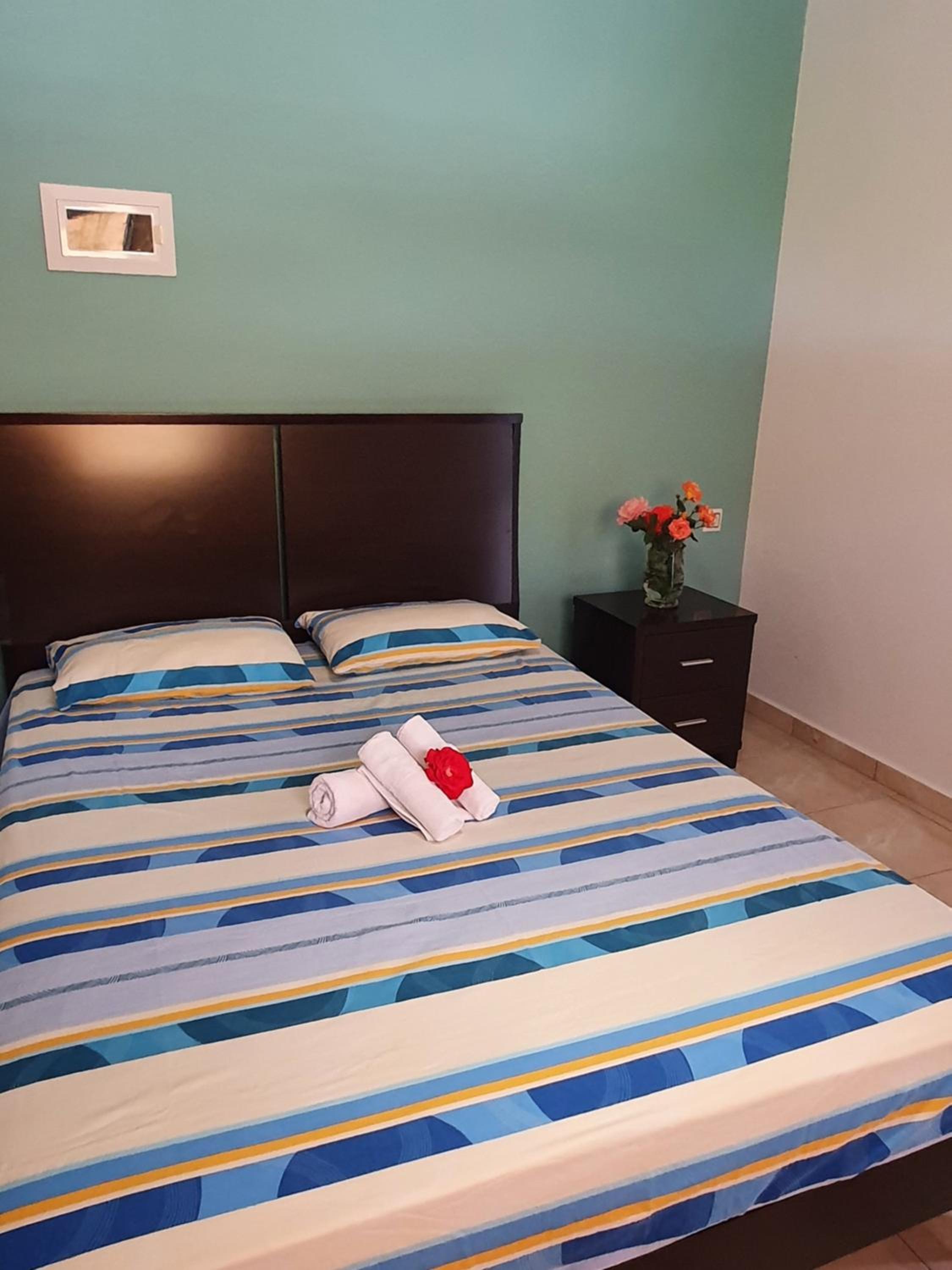 Double Room with Private Bathroom - Photo 4