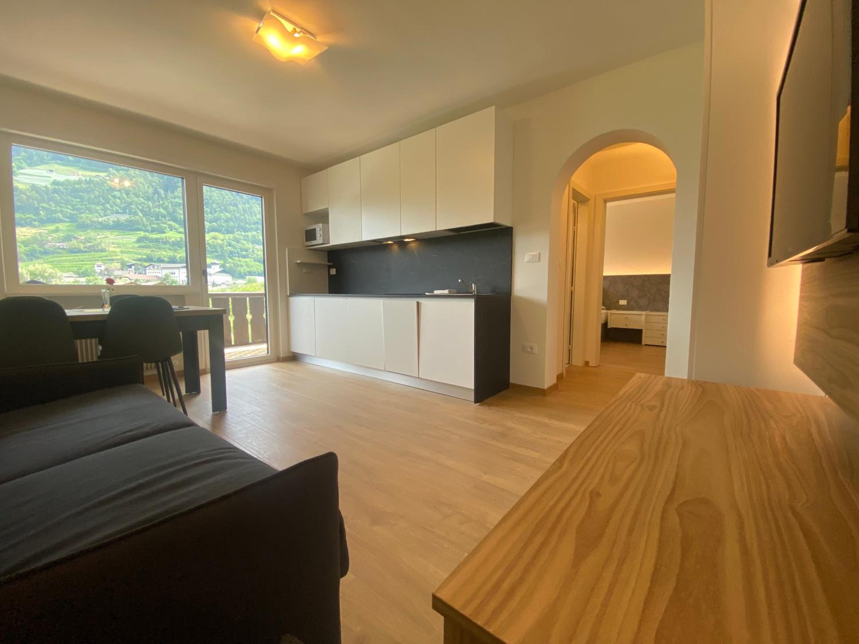 Apartment with Balcony - Photo 9