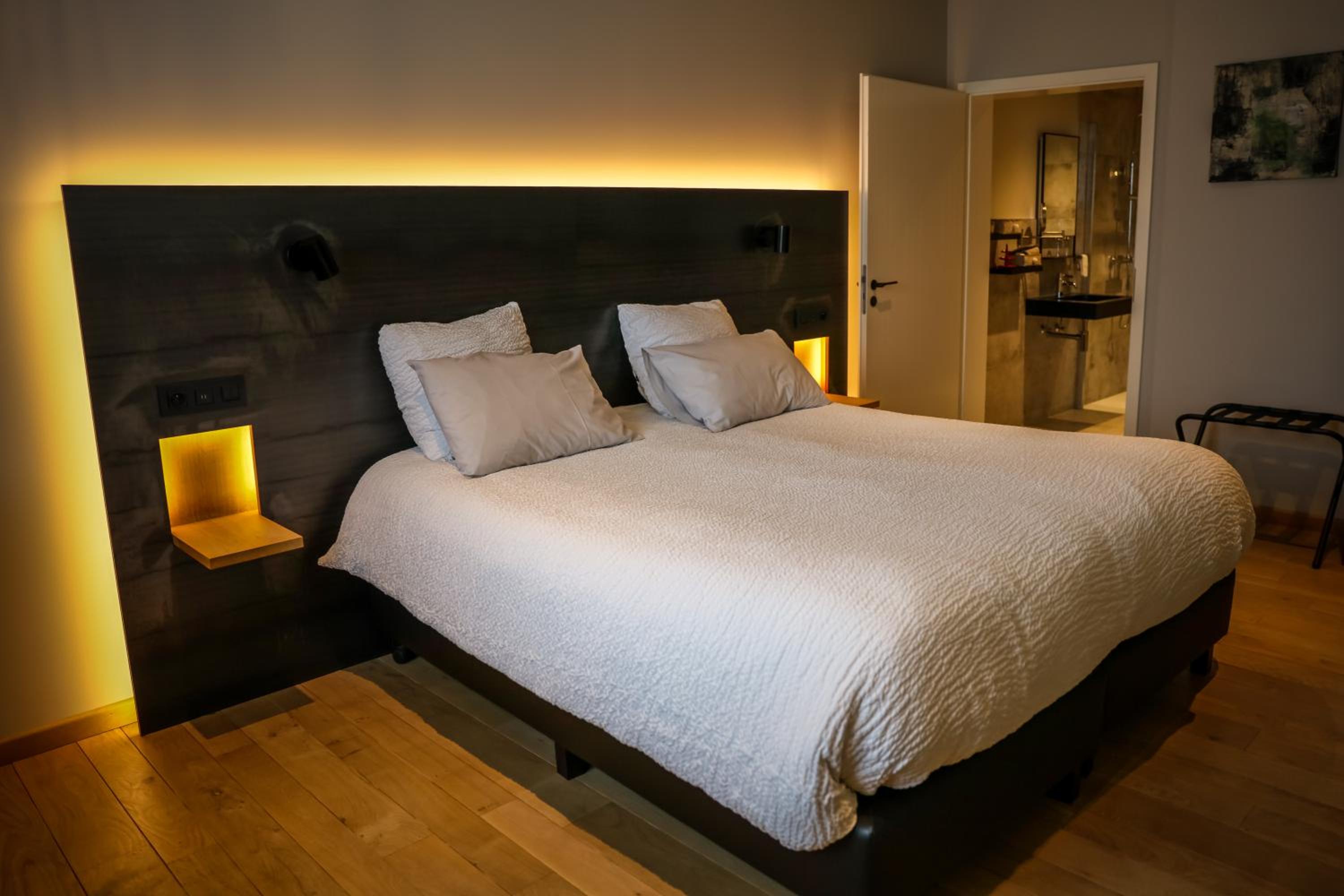 Double Room with Private Bathroom photo 3