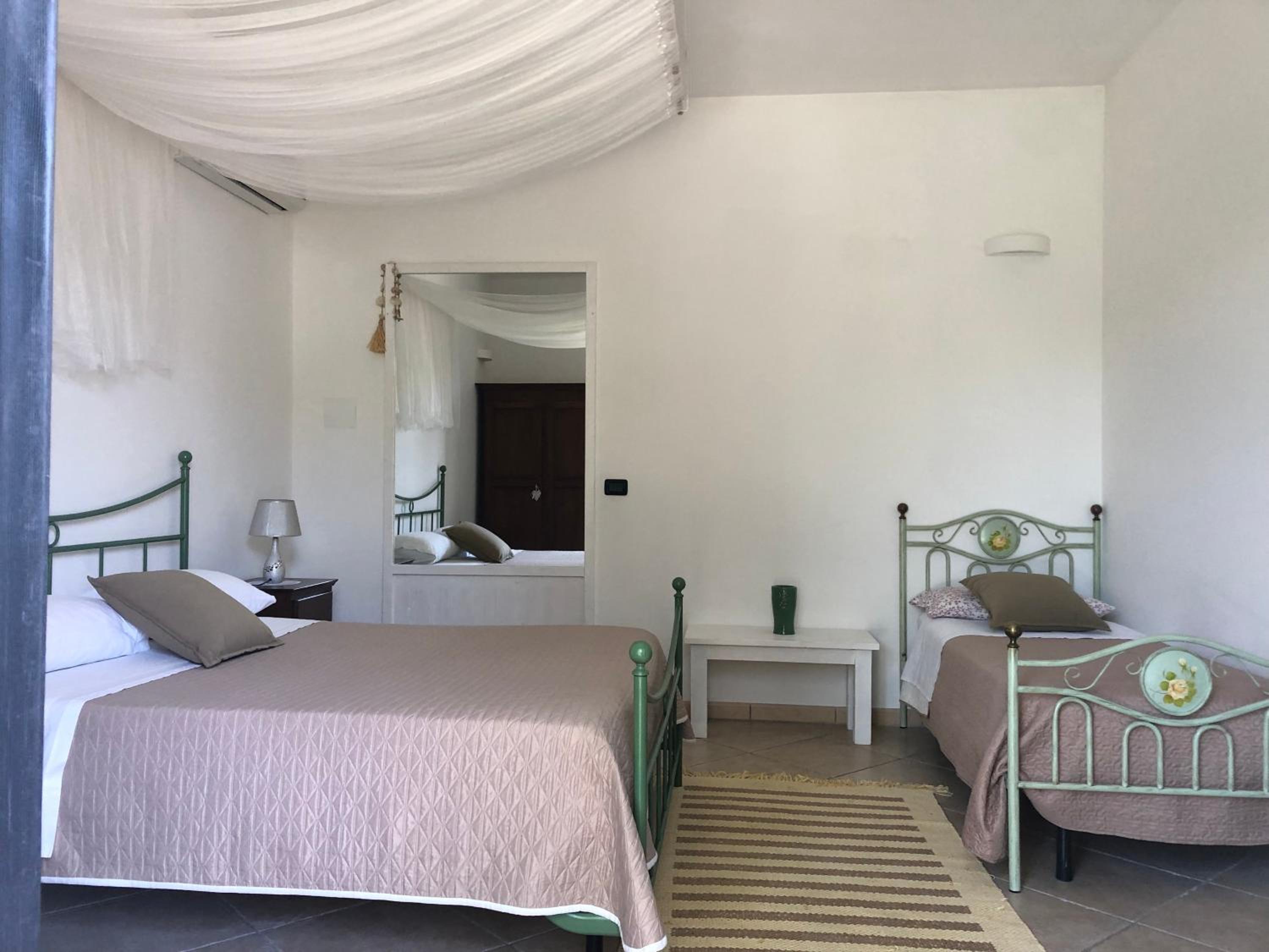 Quadruple Room - Photo 2