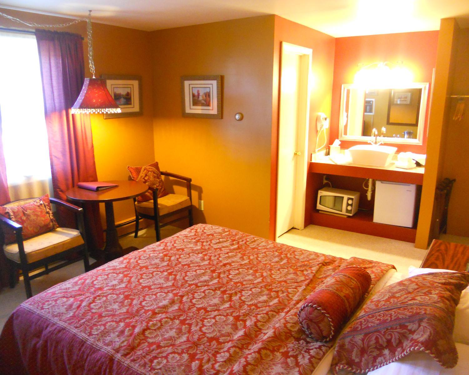 Queen Room photo 1