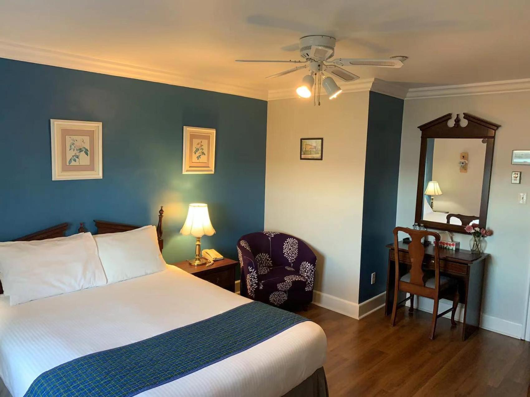 Standard Queen Room - Photo 10