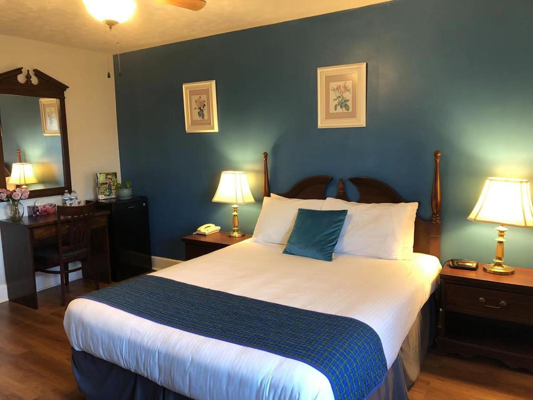 Standard Queen Room - Photo 12
