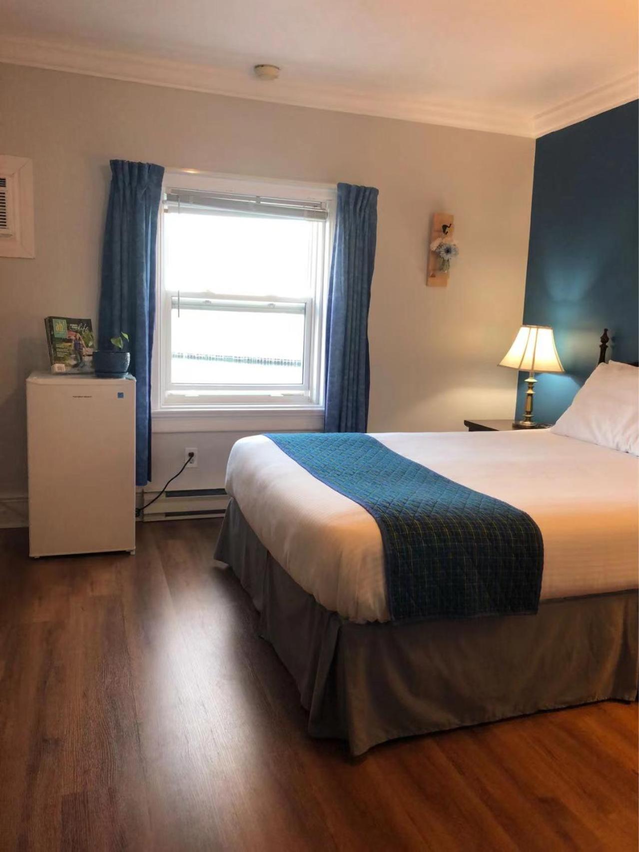 Standard Queen Room - Photo 8