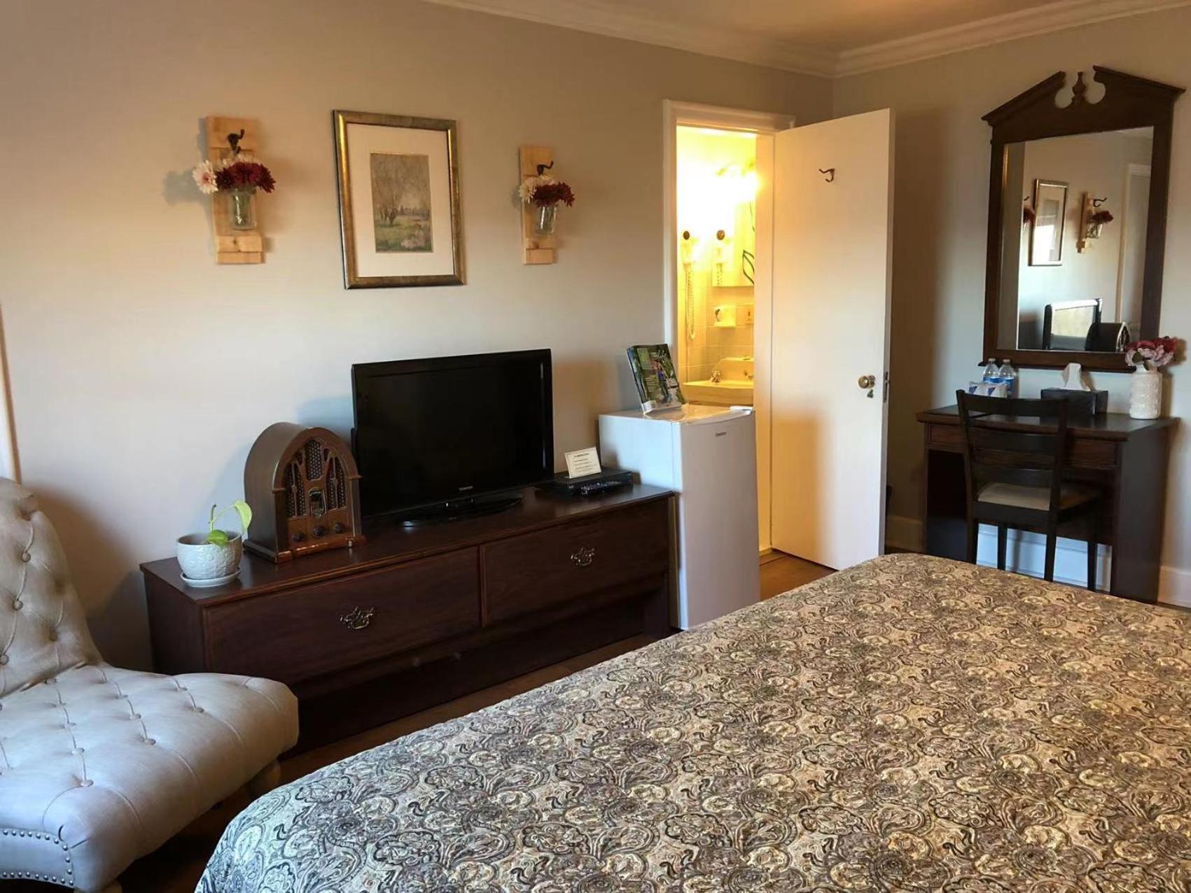 Standard King Room - Photo 2