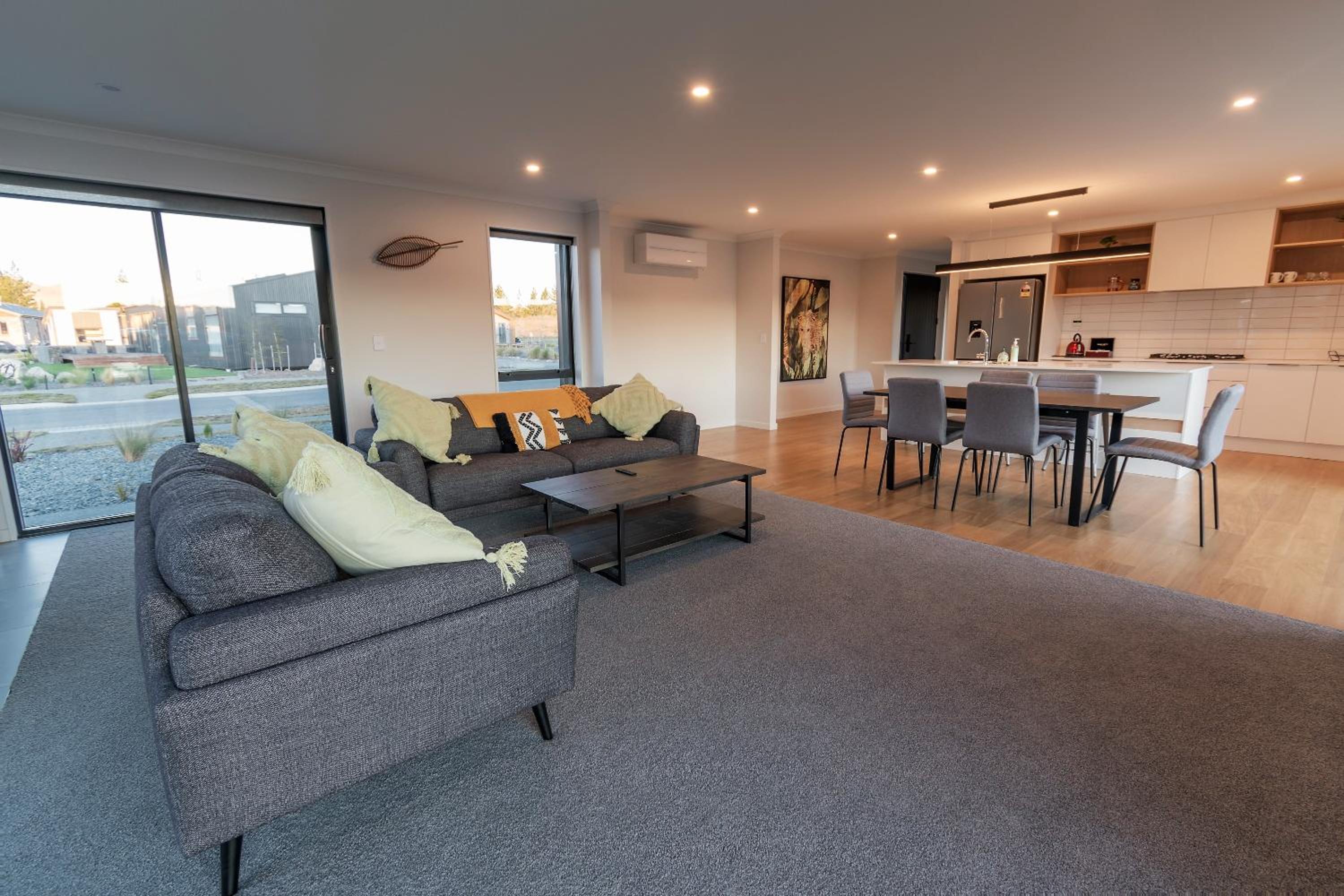 Five-Bedroom House - Photo 13
