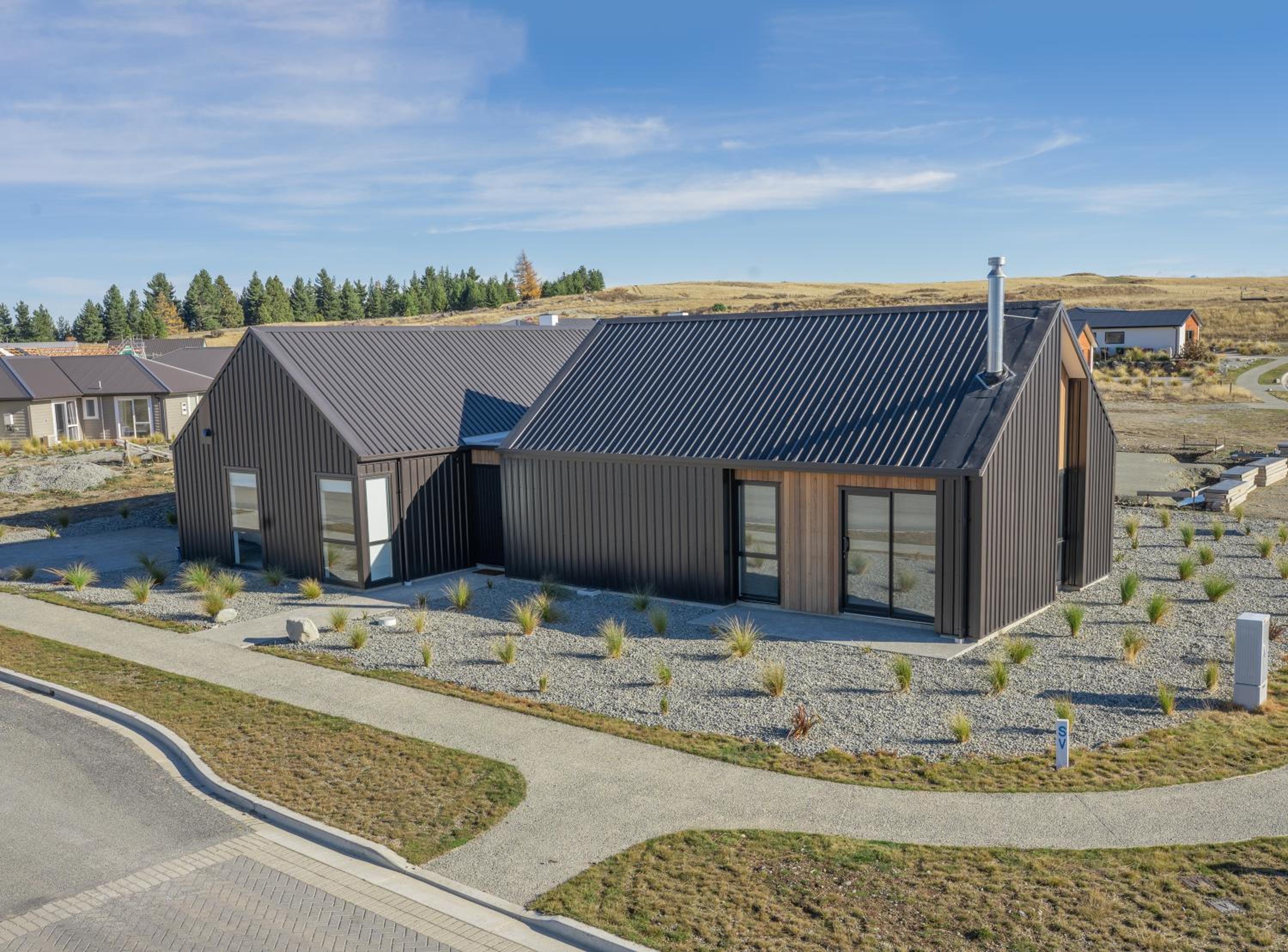 Five-Bedroom House - Photo 5