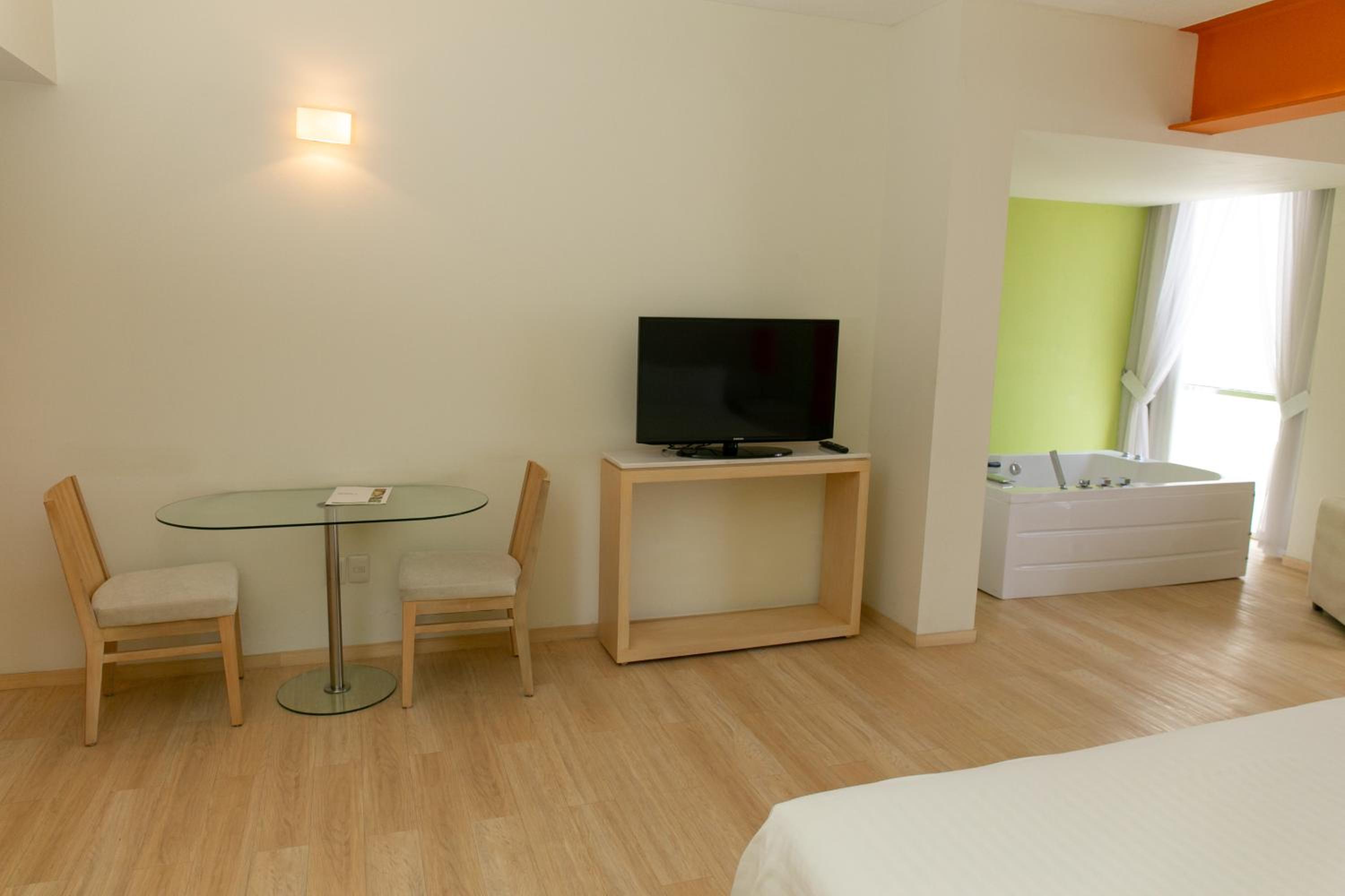 1 King Bed, Mobility/Hearing Accessible Suite, Roll-in Shower, Non-Smoking