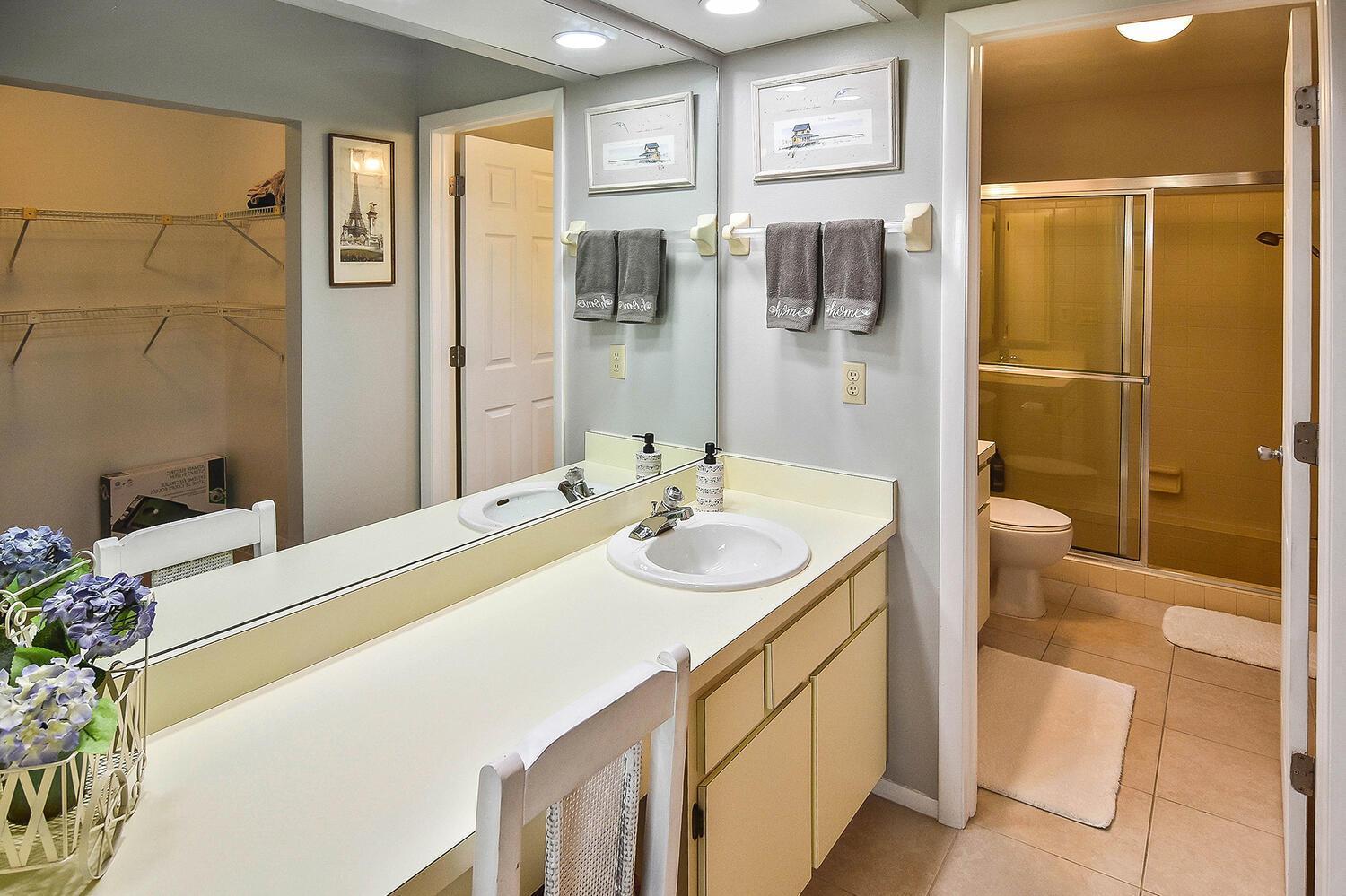 Two-Bedroom House - Photo 14