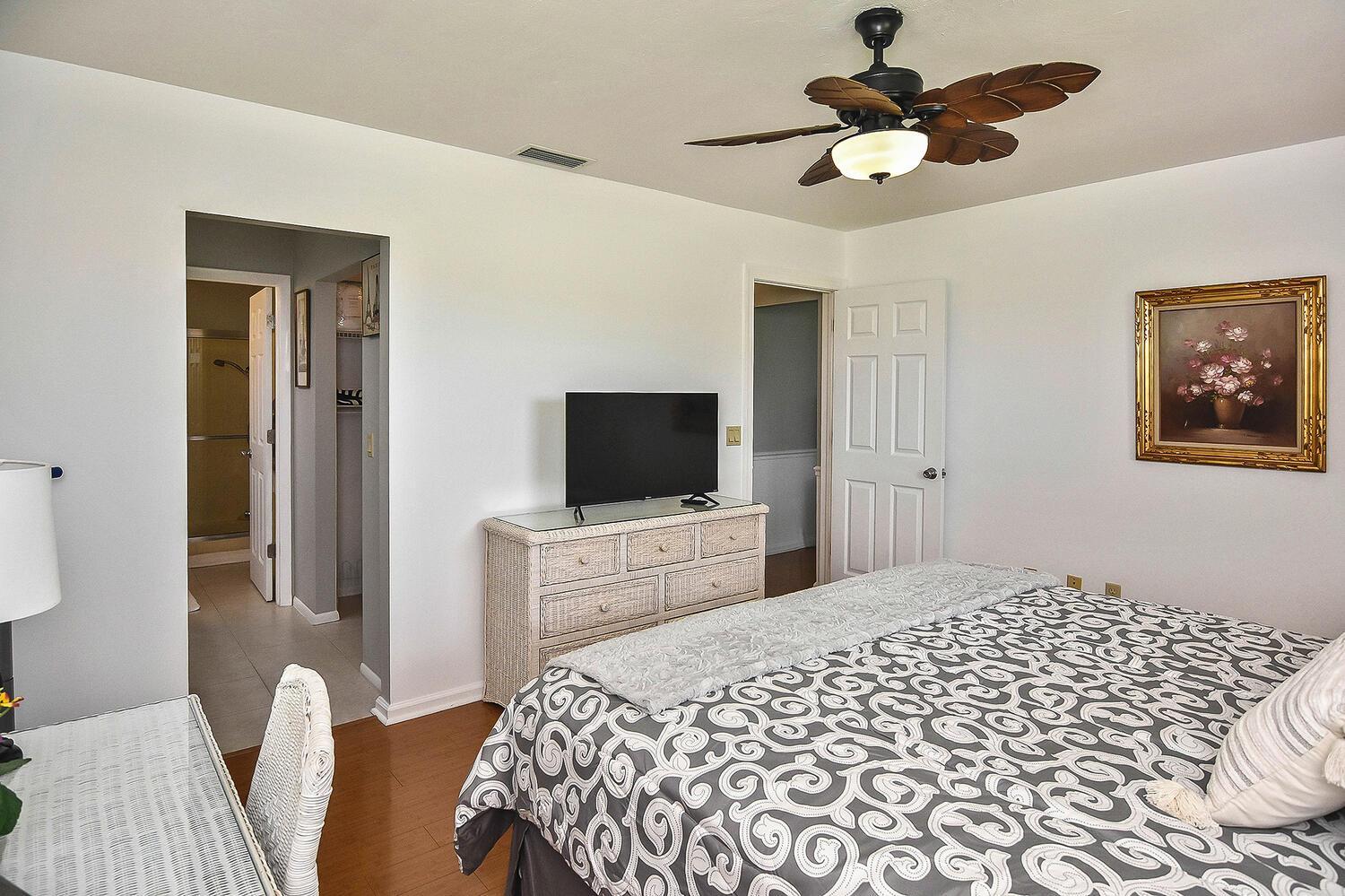 Two-Bedroom House - Photo 30