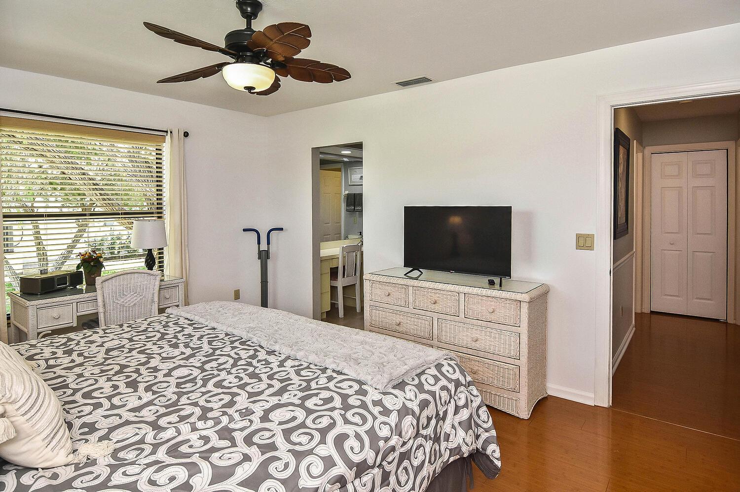 Two-Bedroom House - Photo 29