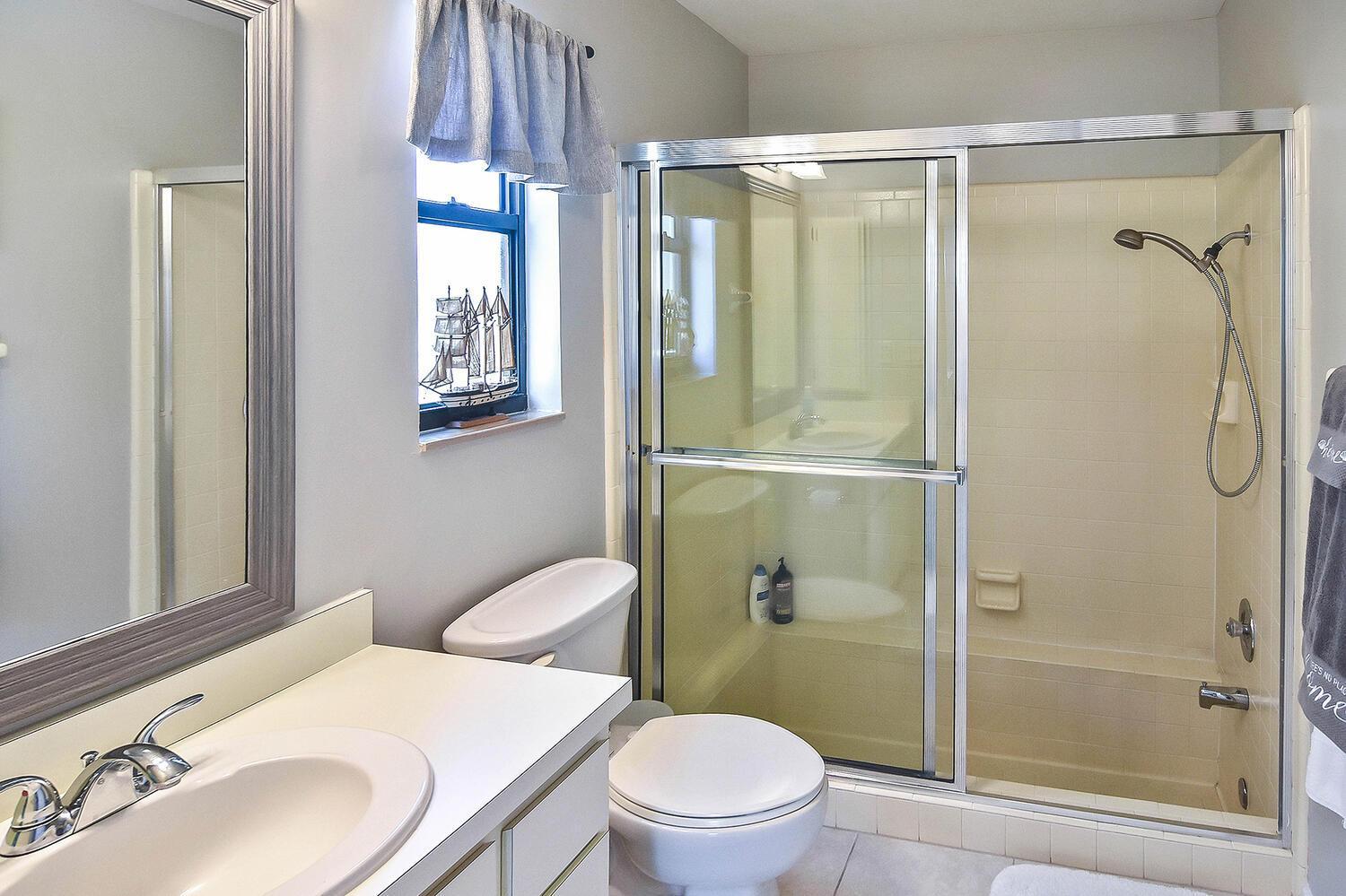 Two-Bedroom House - Photo 28
