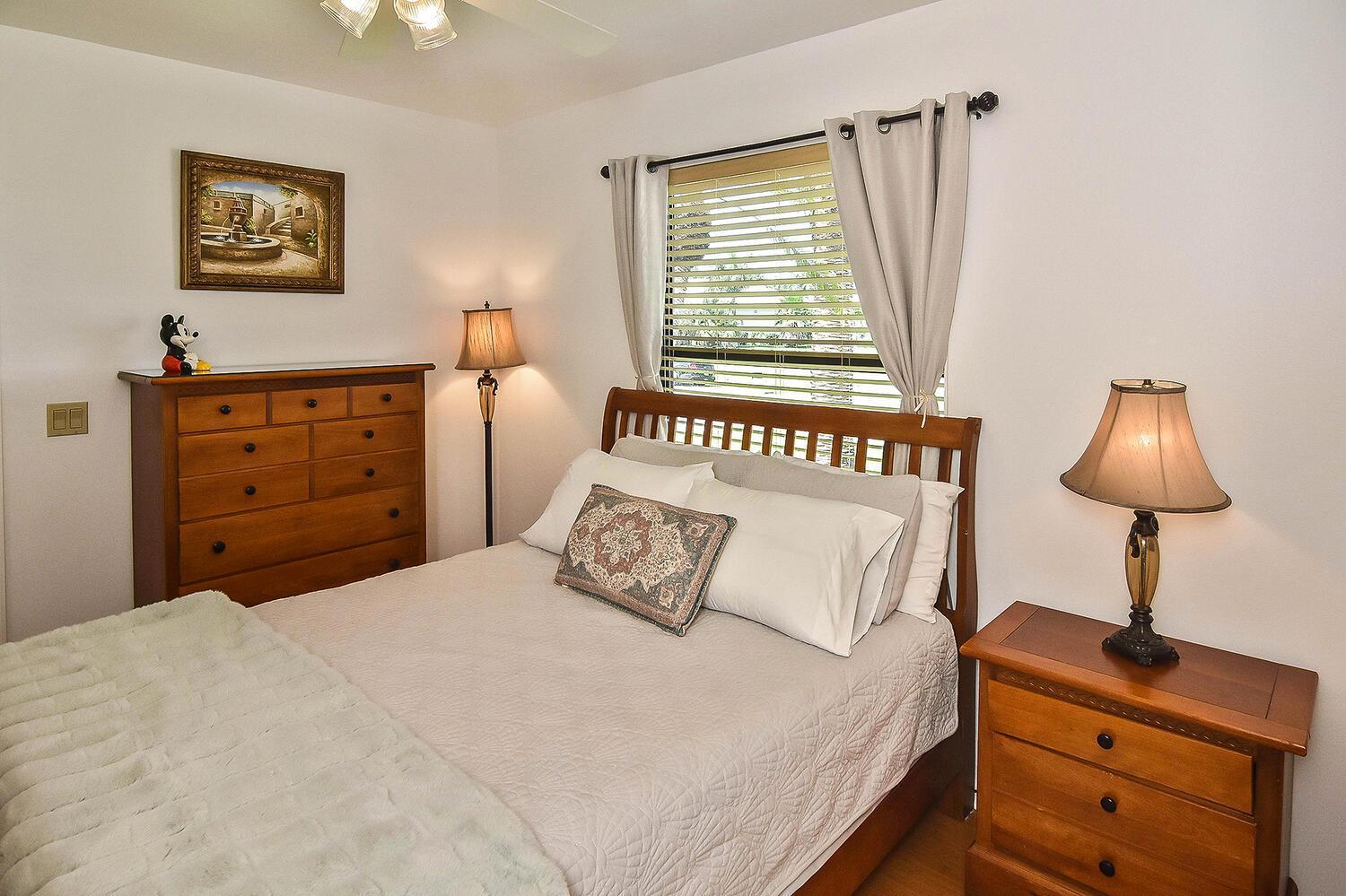 Two-Bedroom House - Photo 23