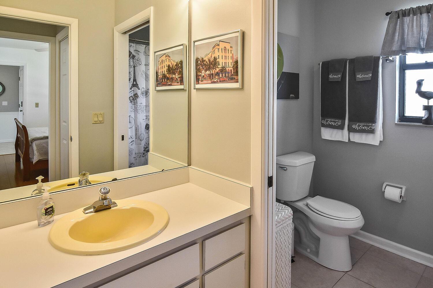 Two-Bedroom House - Photo 17